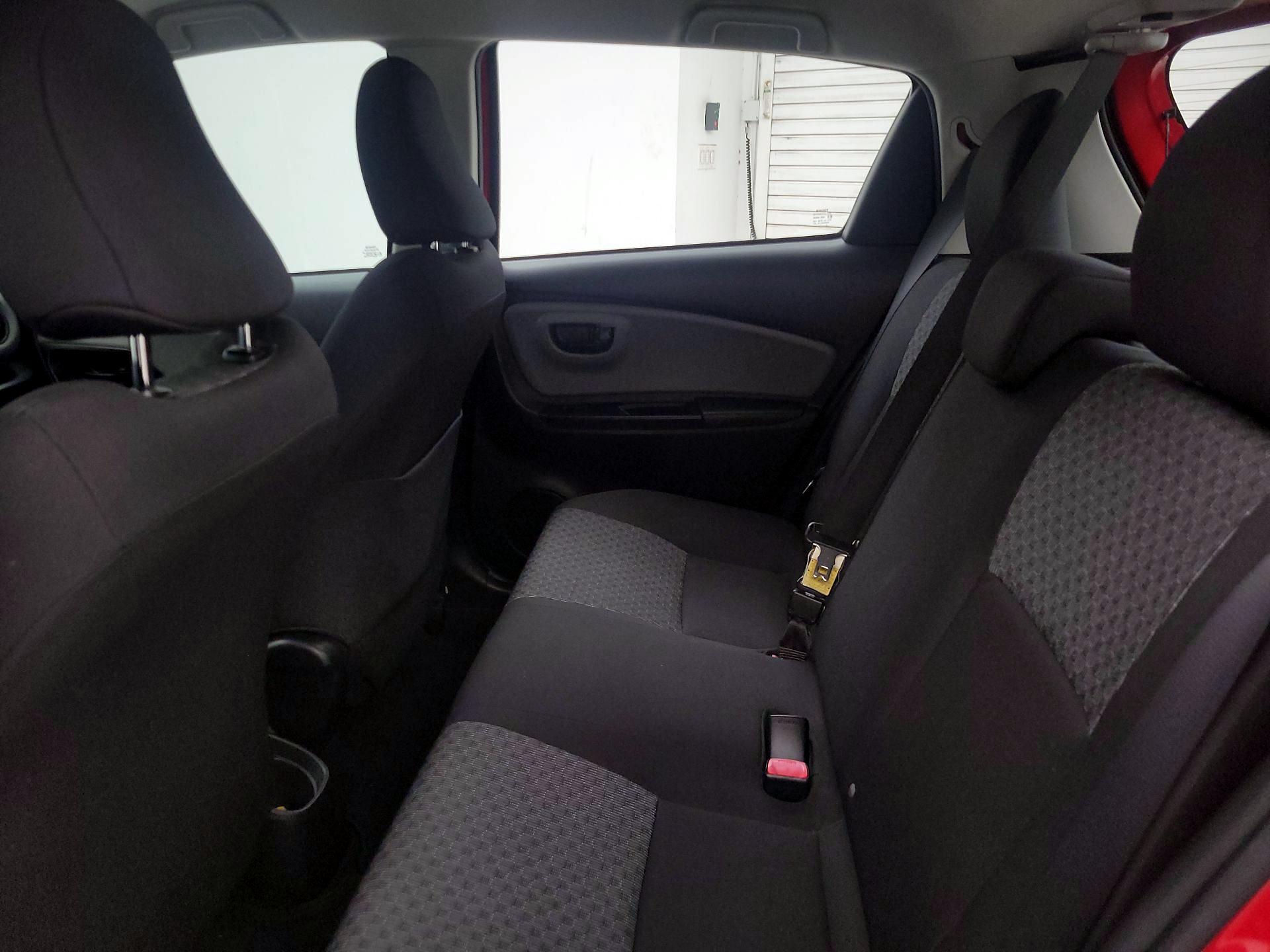 Thumbnail: 2015 Toyota Yaris - 18