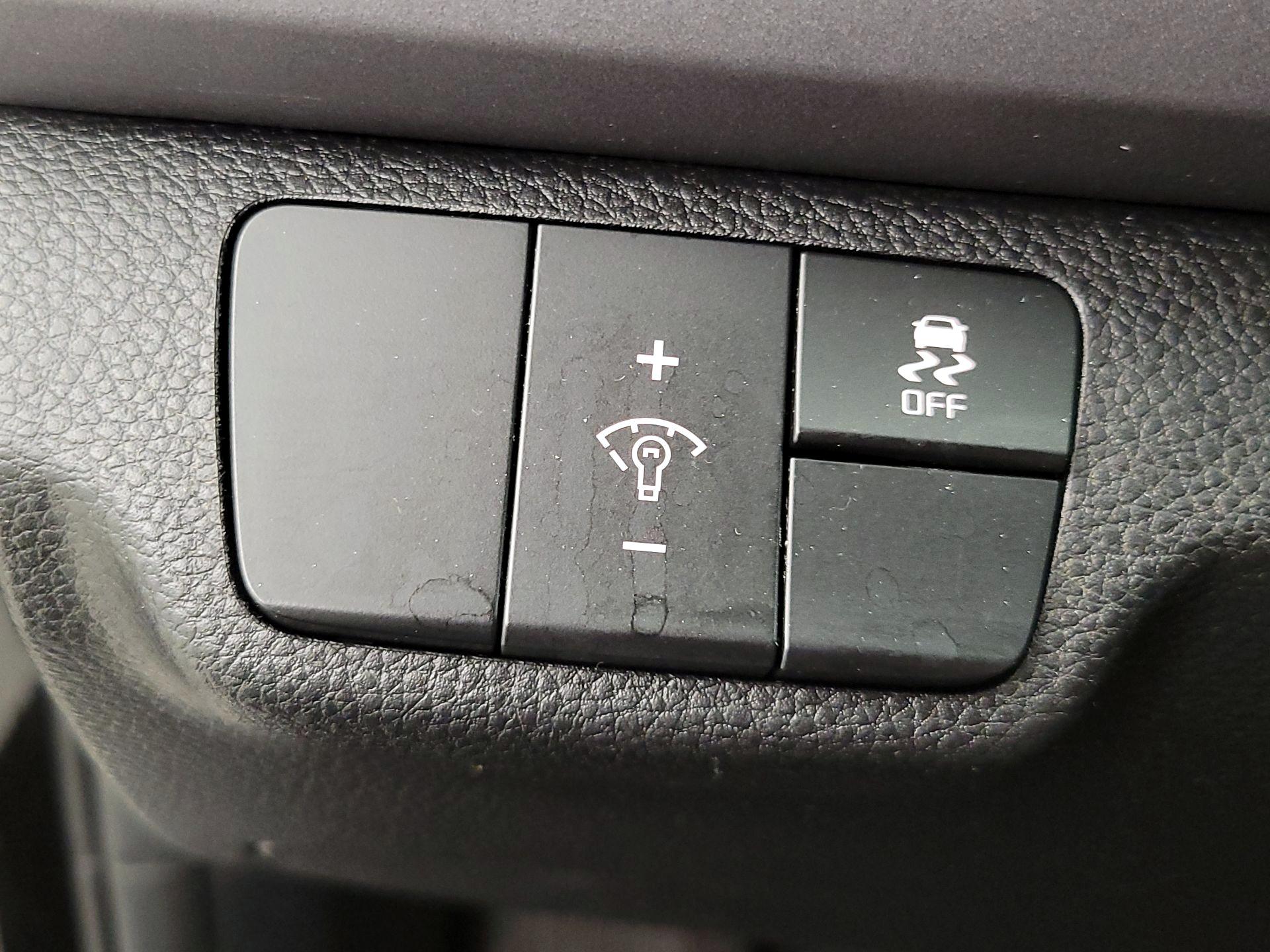 Thumbnail: 2018 Kia Rio5 - 13