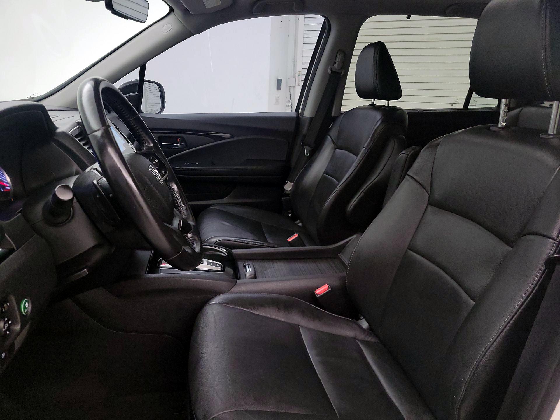 Thumbnail: 2019 Honda Pilot - 11