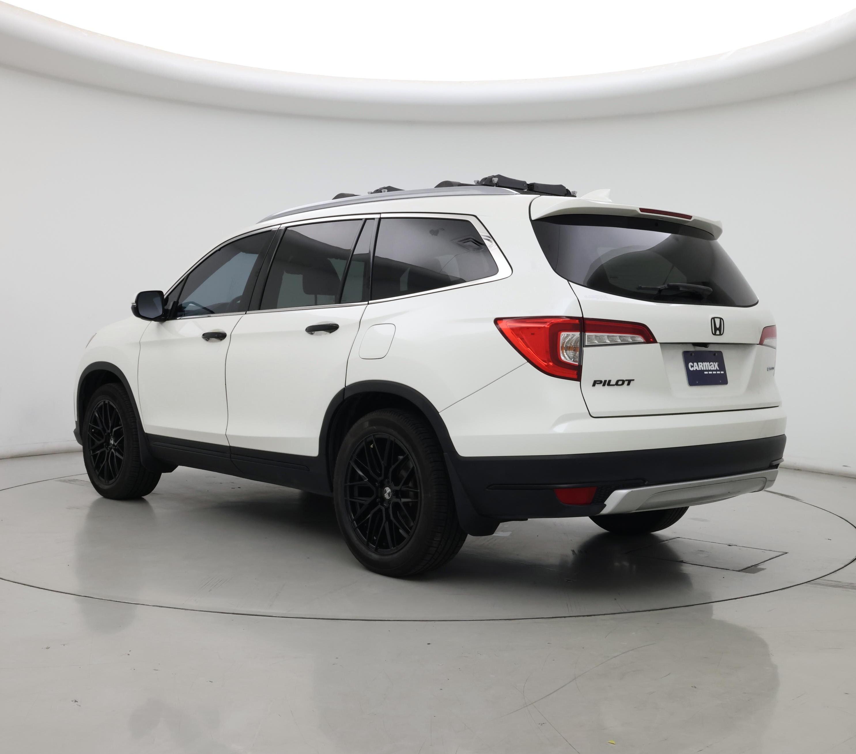 Thumbnail: 2019 Honda Pilot - 2