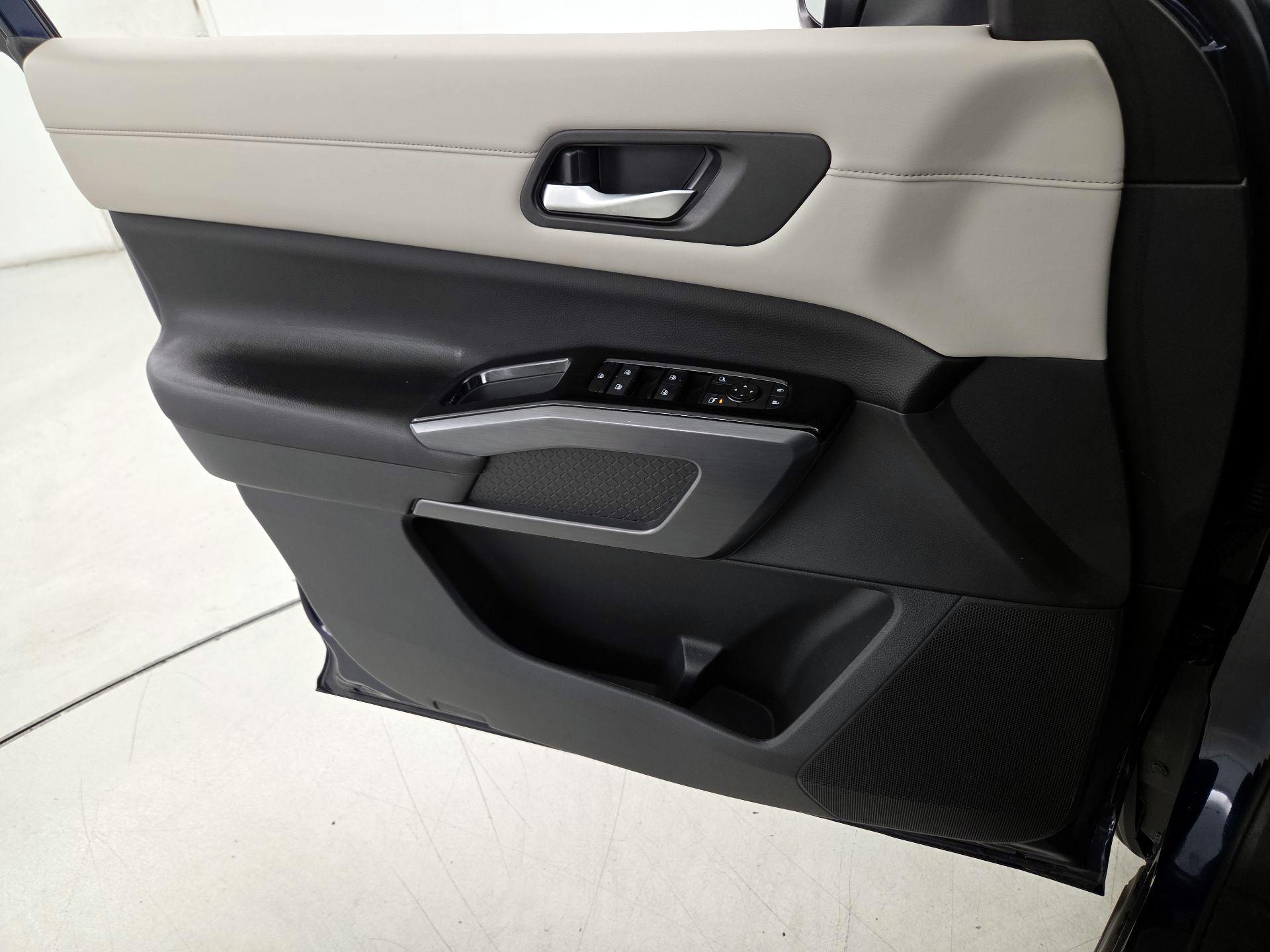 Thumbnail: 2024 Nissan Pathfinder - 12