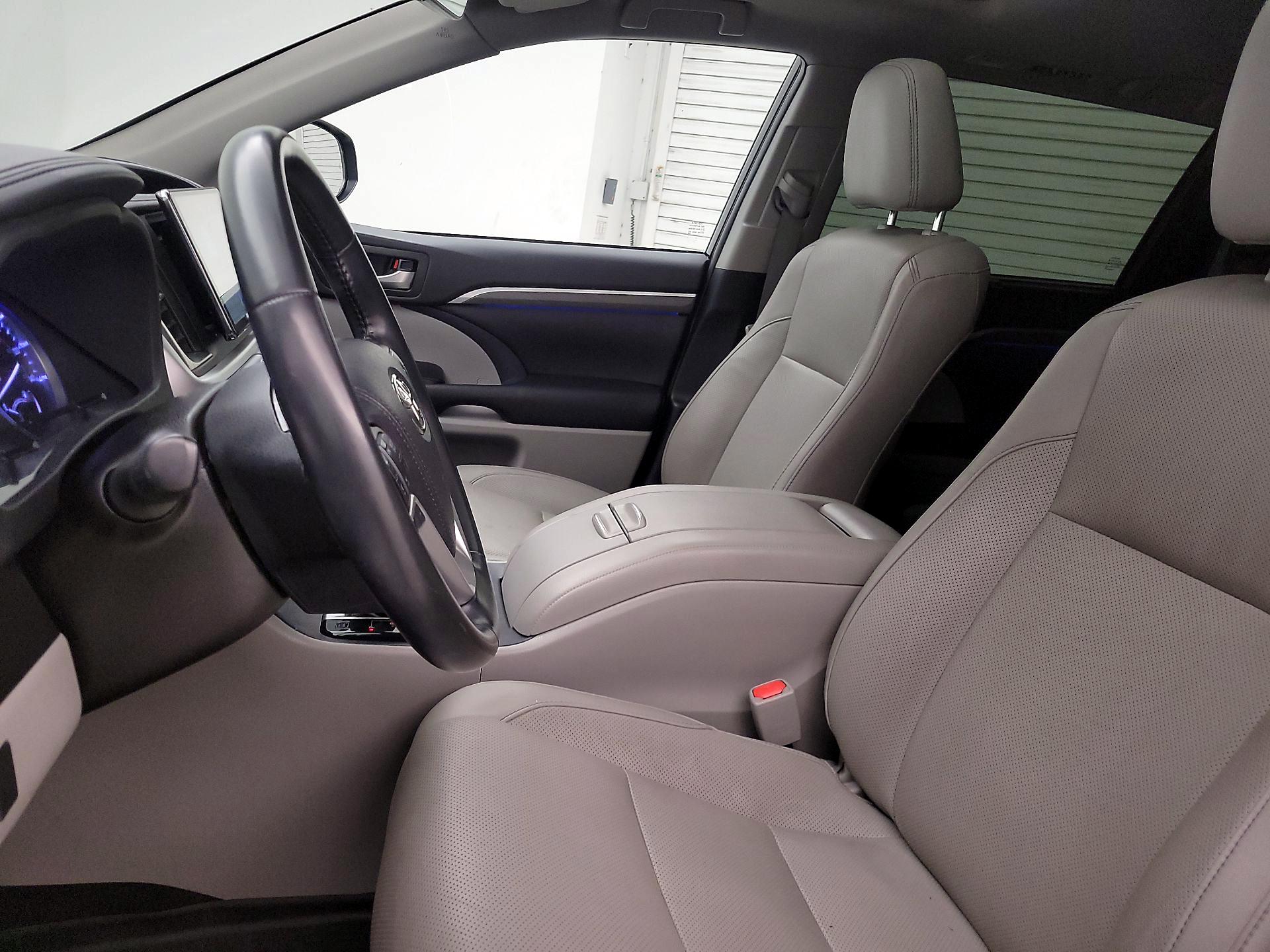 Thumbnail: 2019 Toyota Highlander - 11