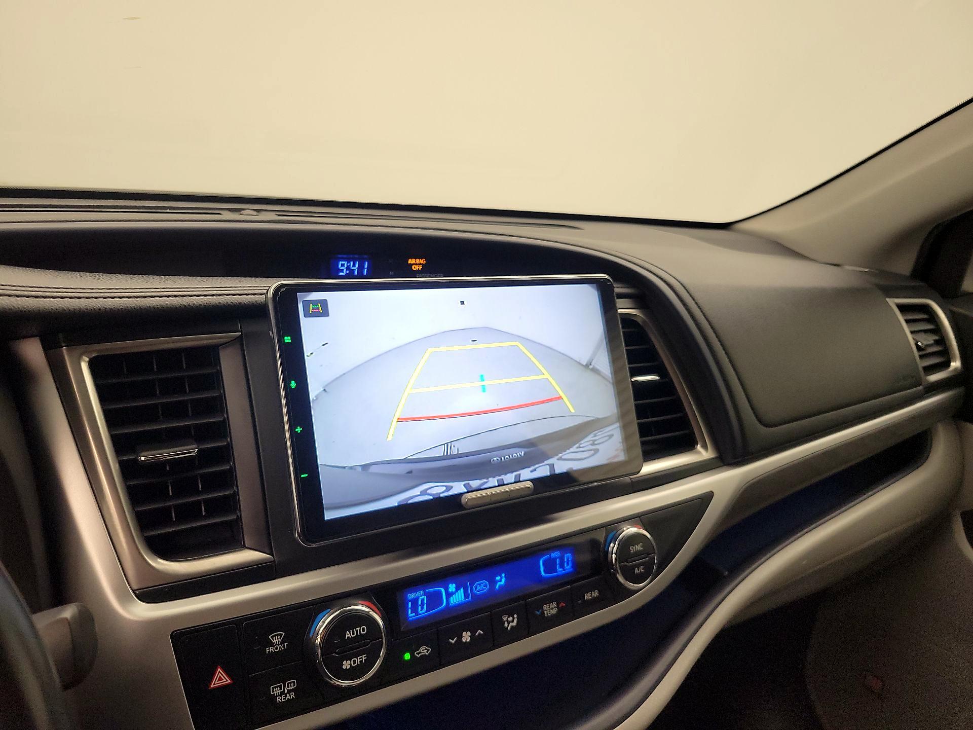 Thumbnail: 2019 Toyota Highlander - 14