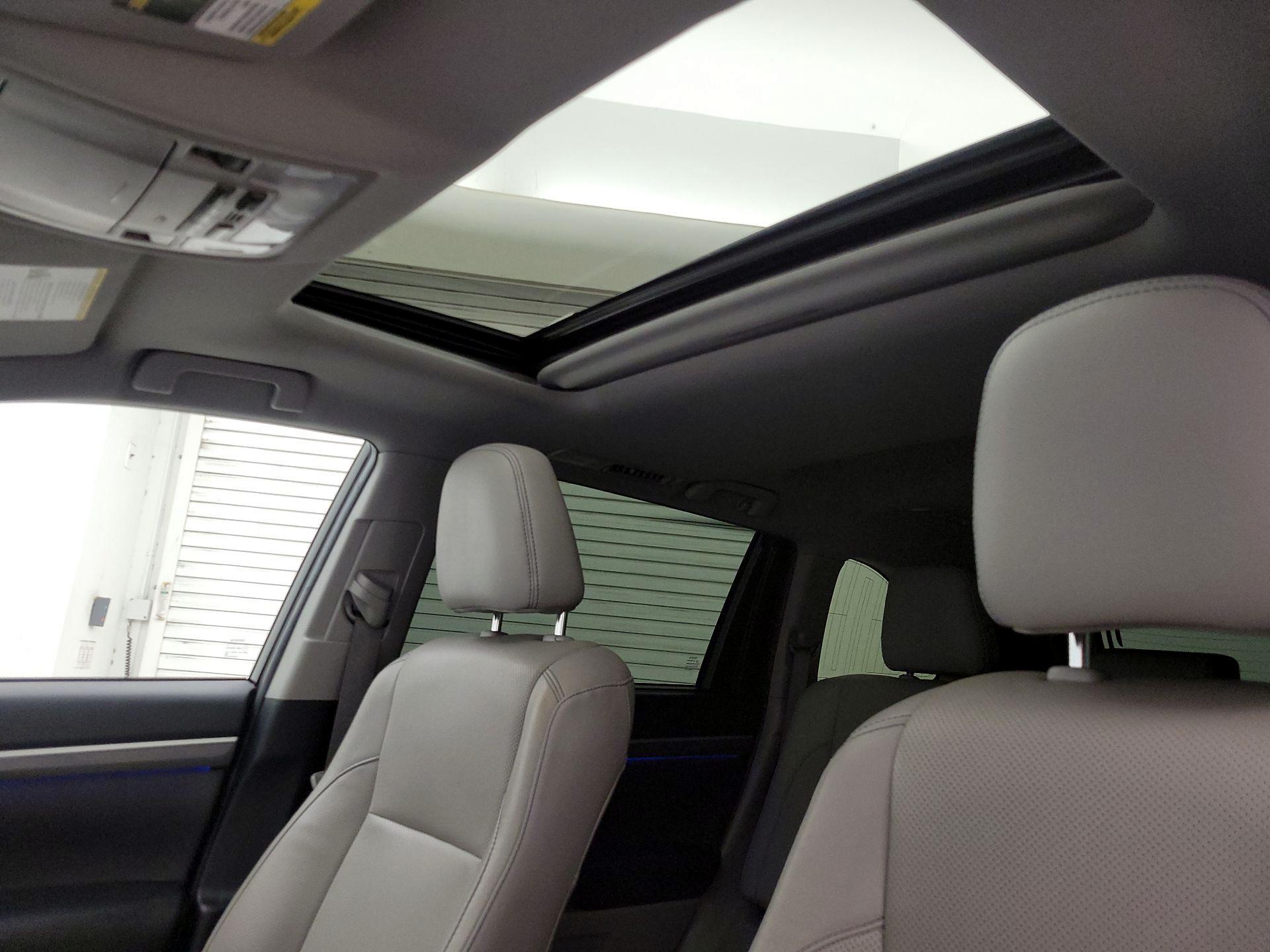 Thumbnail: 2019 Toyota Highlander - 19