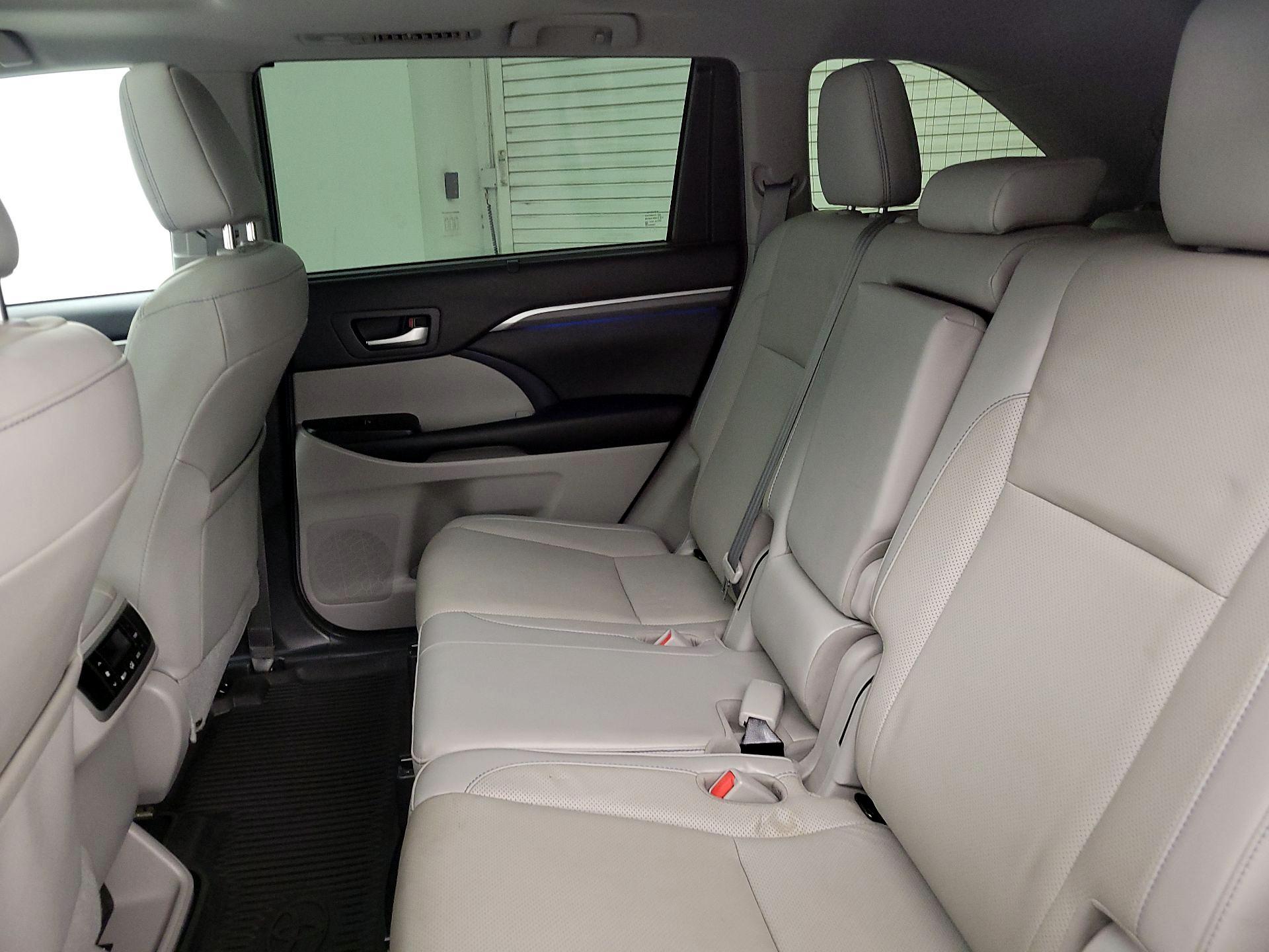 Thumbnail: 2019 Toyota Highlander - 20