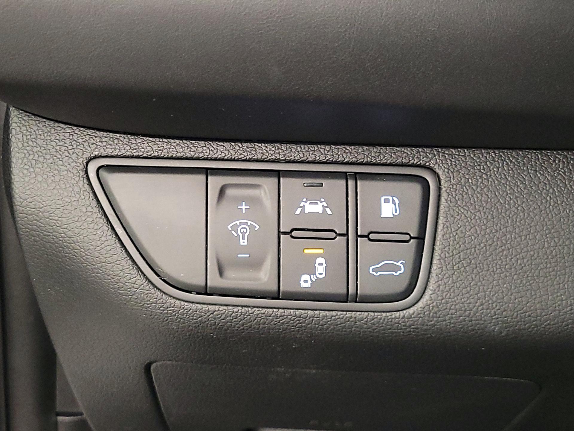 Thumbnail: 2021 Genesis G70 - 13