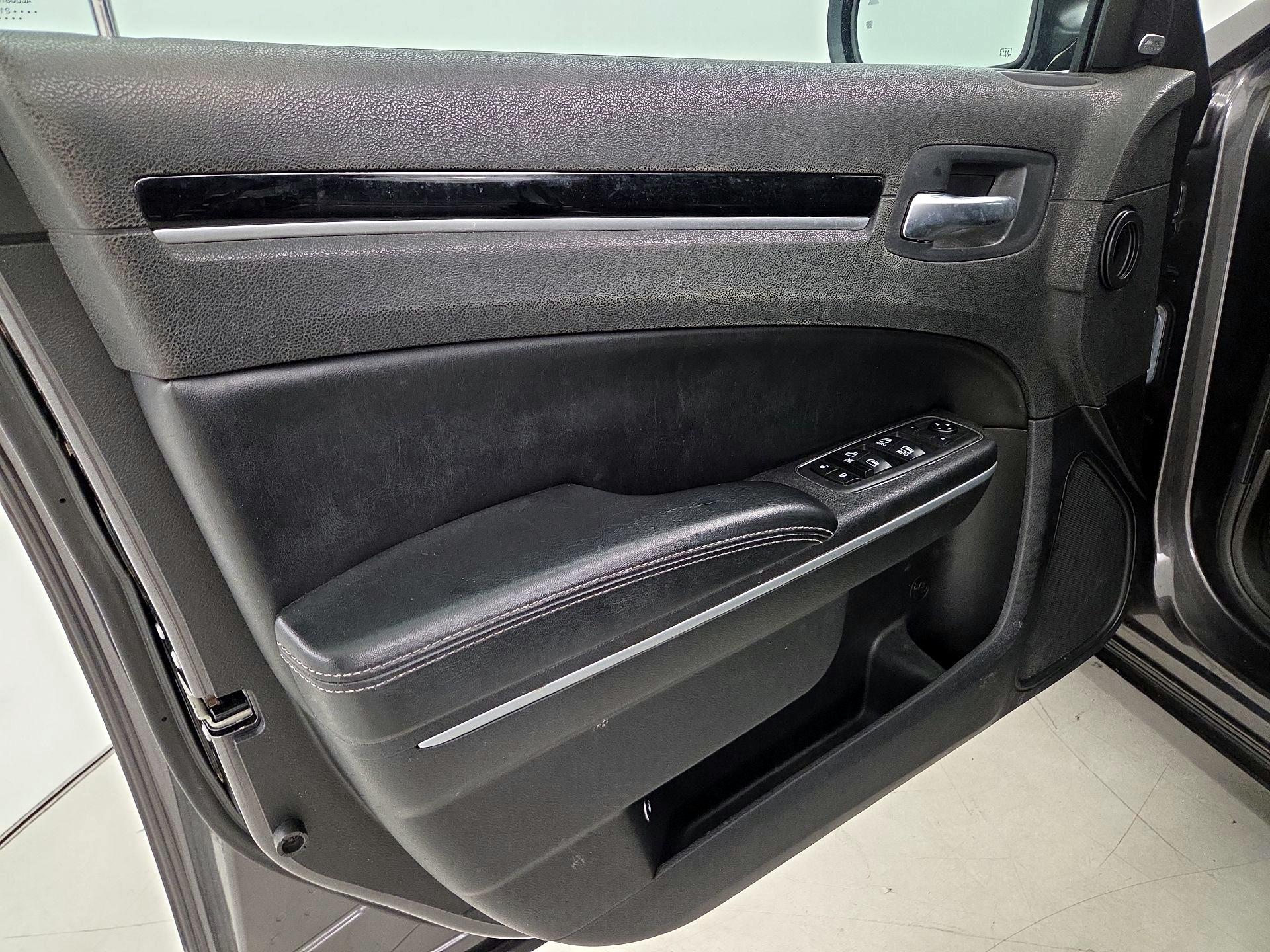 Thumbnail: 2021 Chrysler 300 - 12