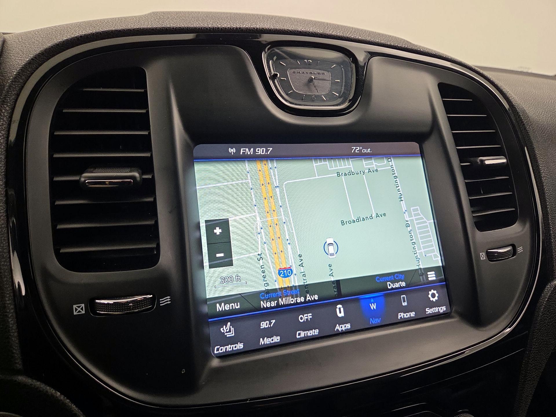 Thumbnail: 2021 Chrysler 300 - 14