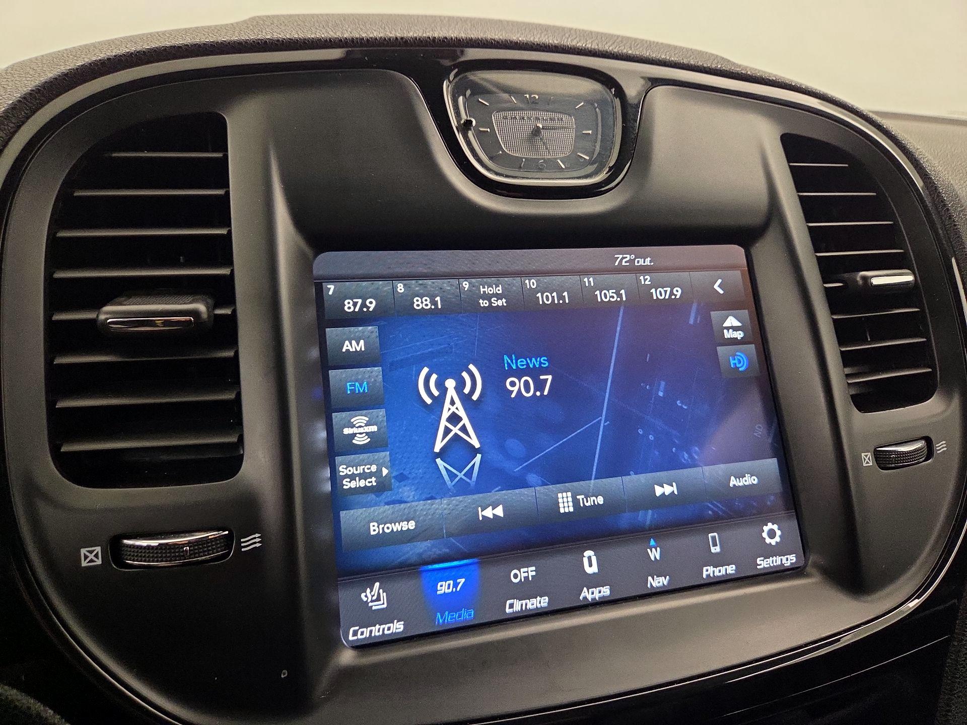 Thumbnail: 2021 Chrysler 300 - 16