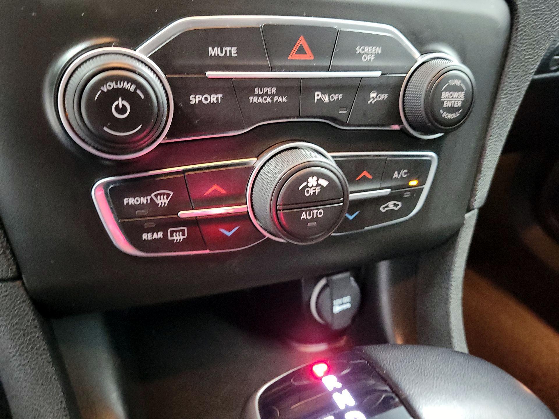 Thumbnail: 2022 Dodge Charger - 16