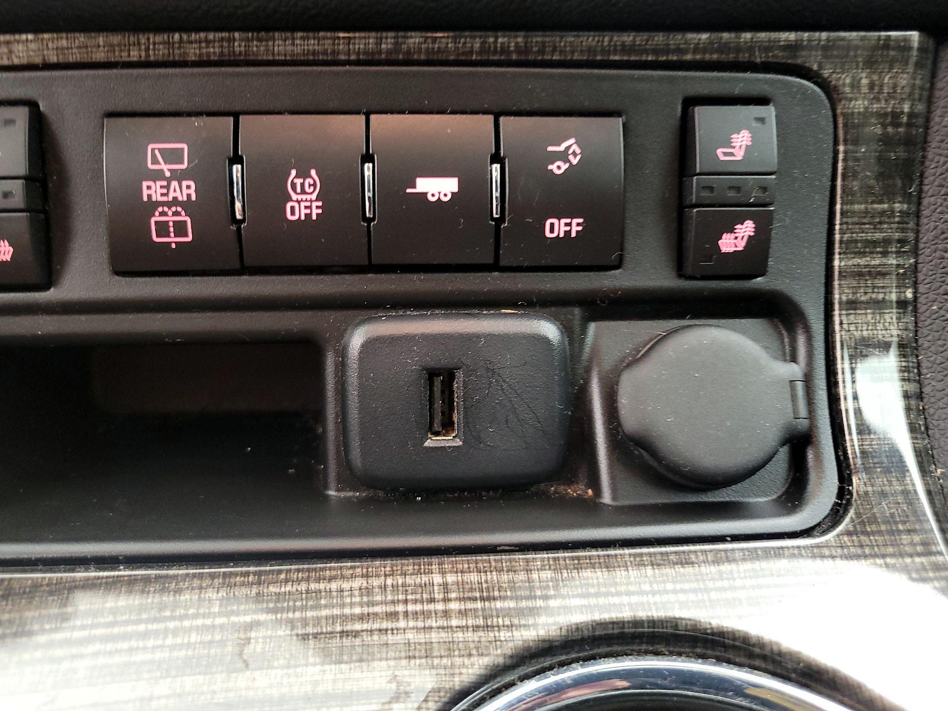 Thumbnail: 2016 GMC Acadia - 19