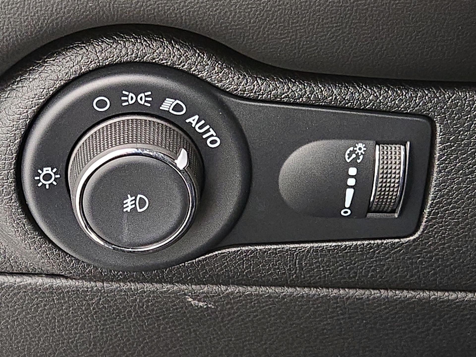 Thumbnail: 2022 Dodge Durango - 13