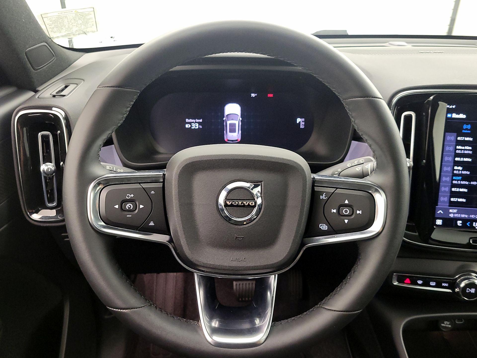 Thumbnail: 2023 Volvo XC40 - 10