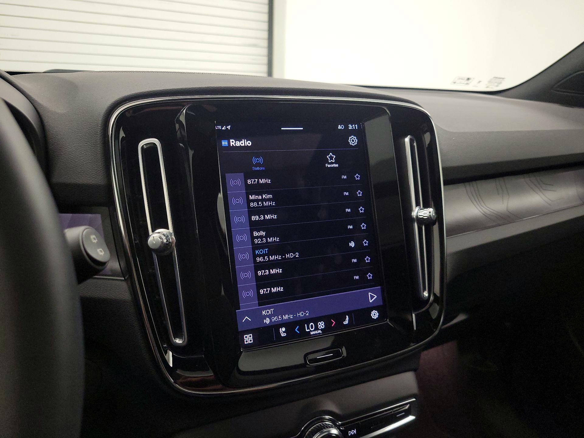 Thumbnail: 2023 Volvo XC40 - 16