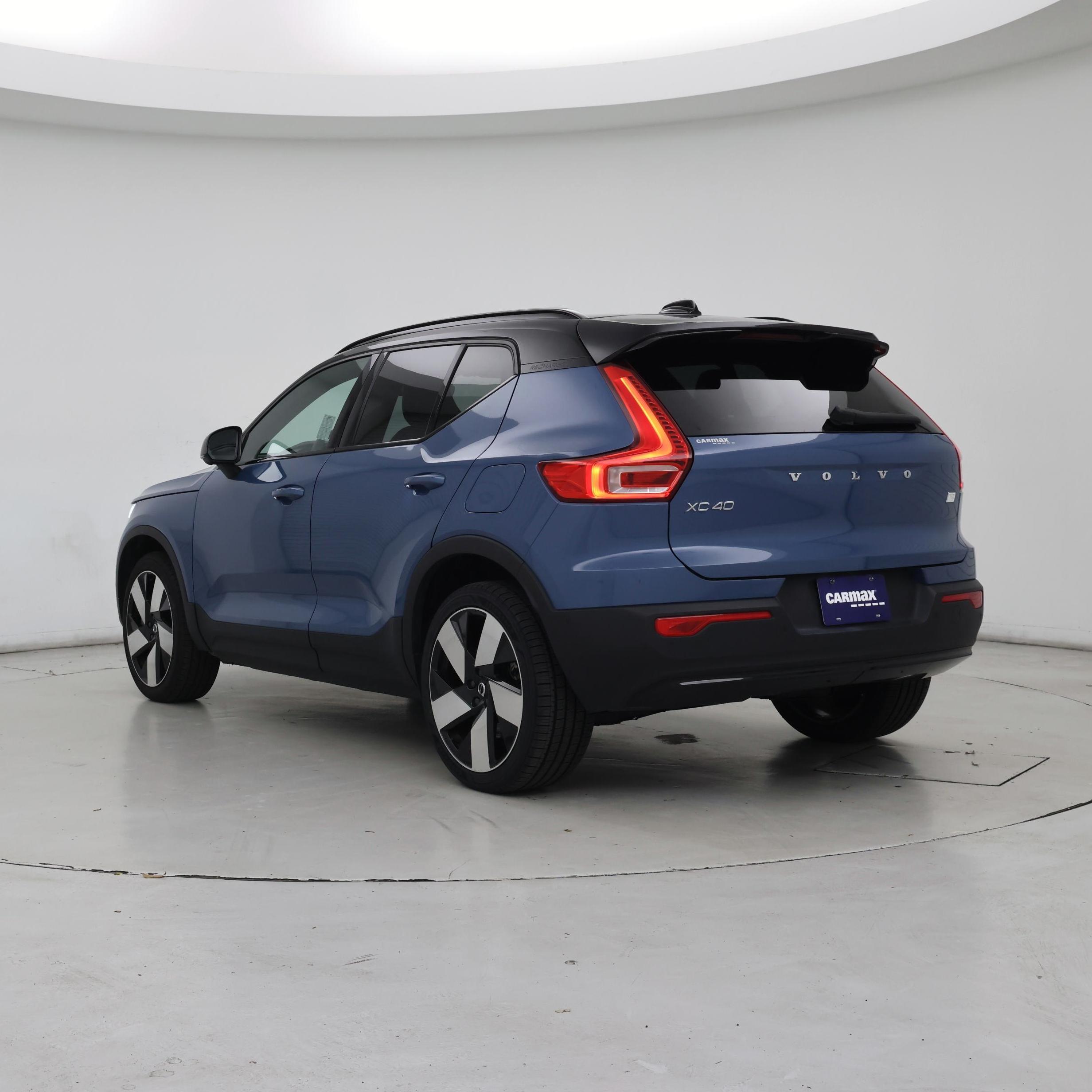 Thumbnail: 2023 Volvo XC40 - 2