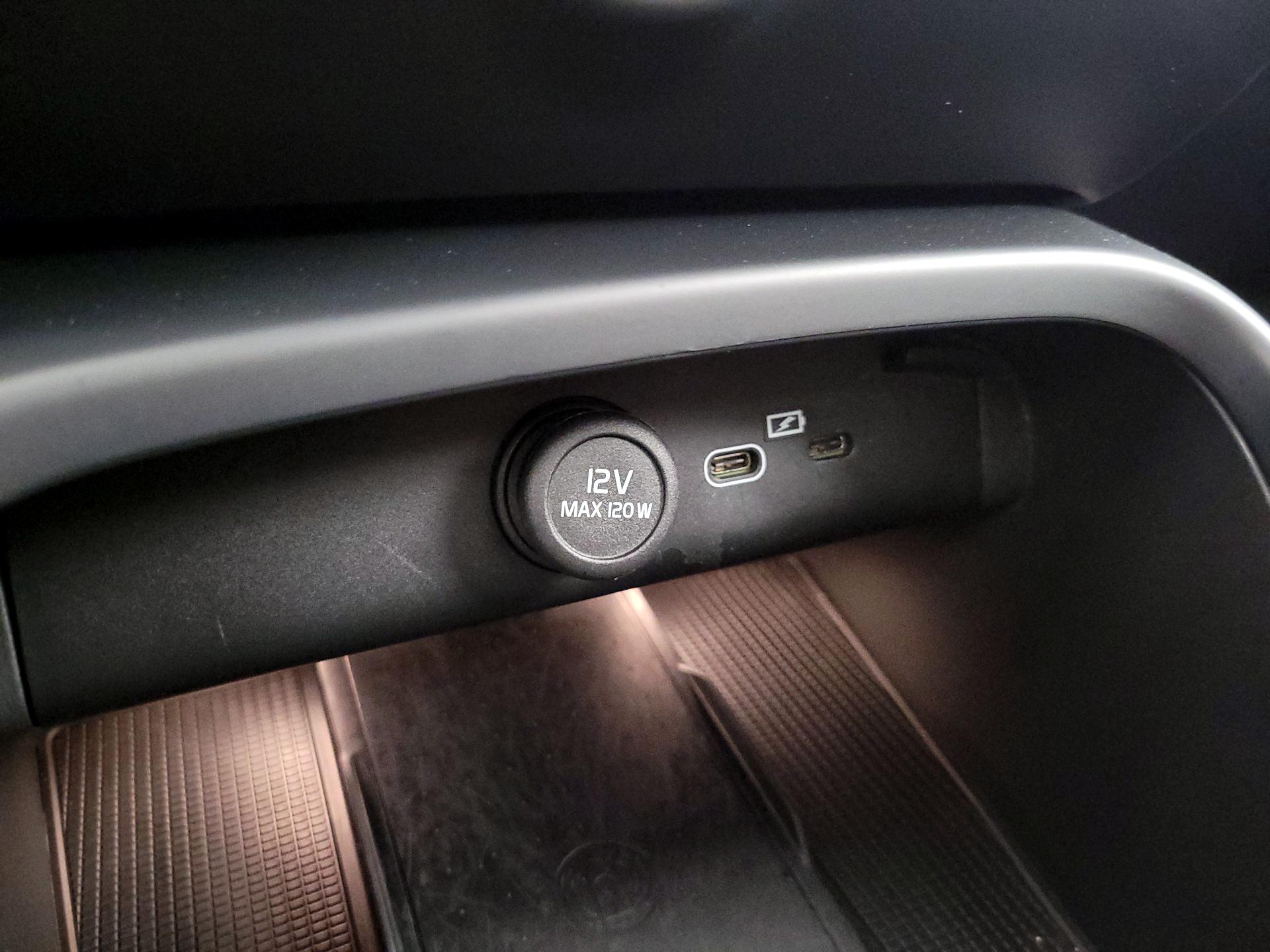 Thumbnail: 2023 Volvo XC40 - 19