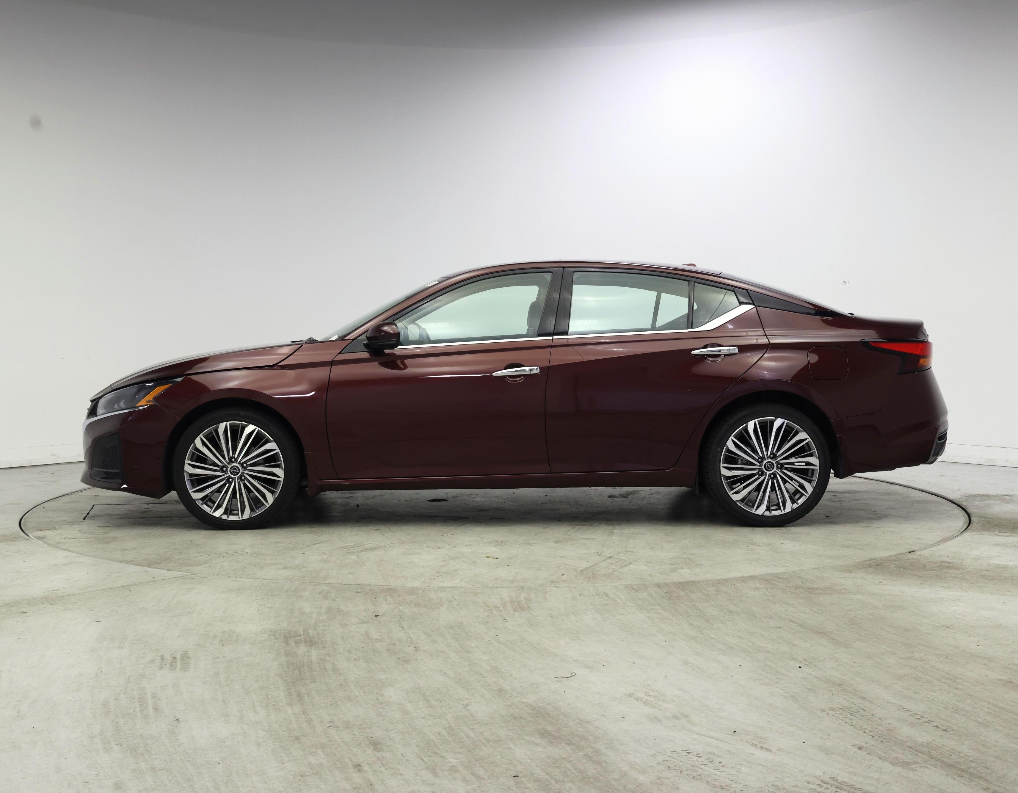 Thumbnail: 2023 Nissan Altima - 3