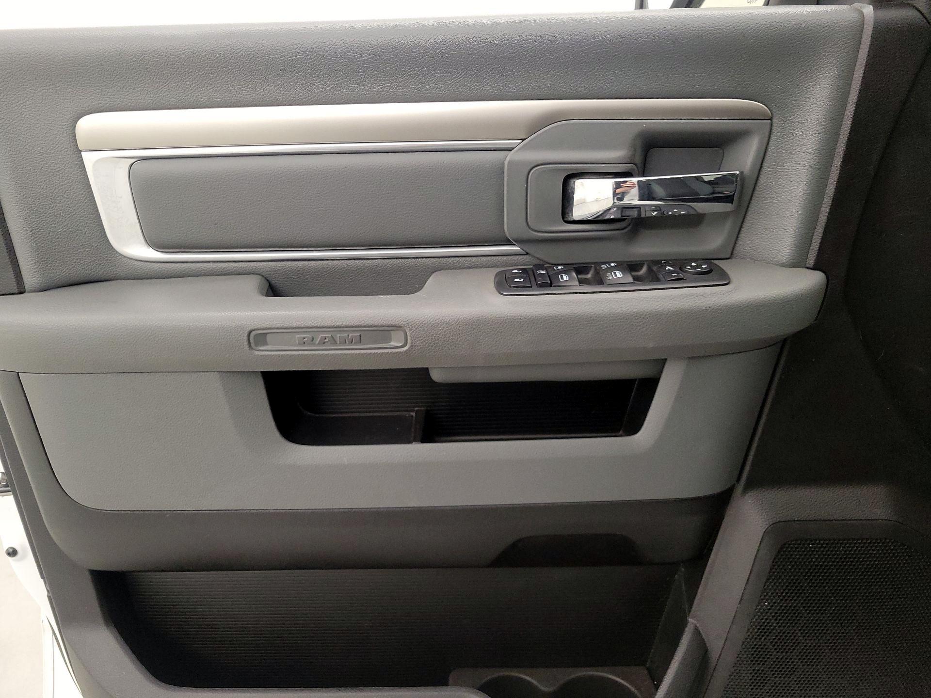Thumbnail: 2019 RAM 1500 Classic - 12