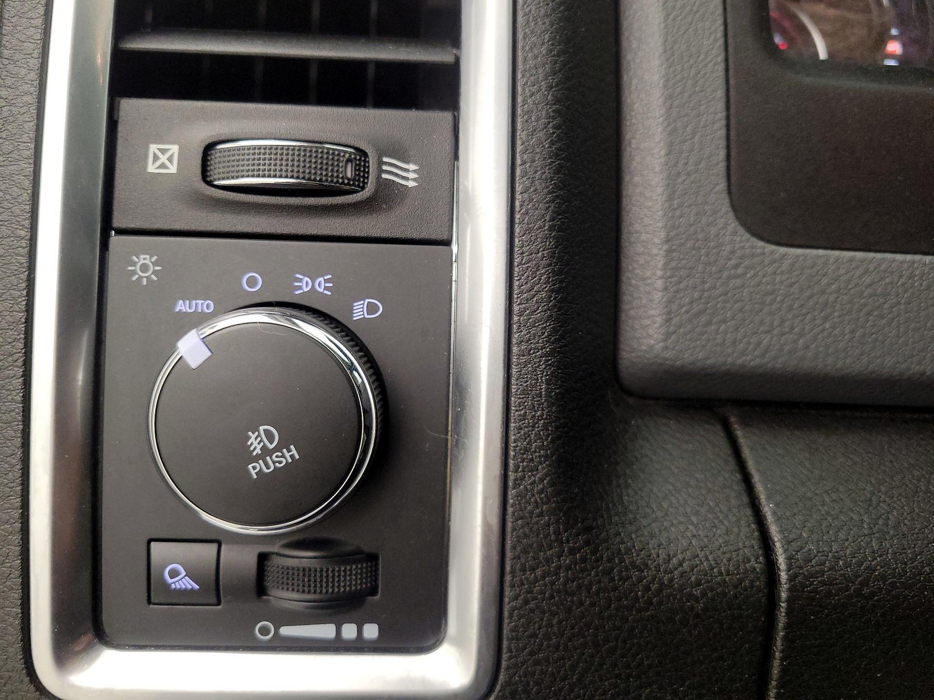 Thumbnail: 2019 RAM 1500 Classic - 13