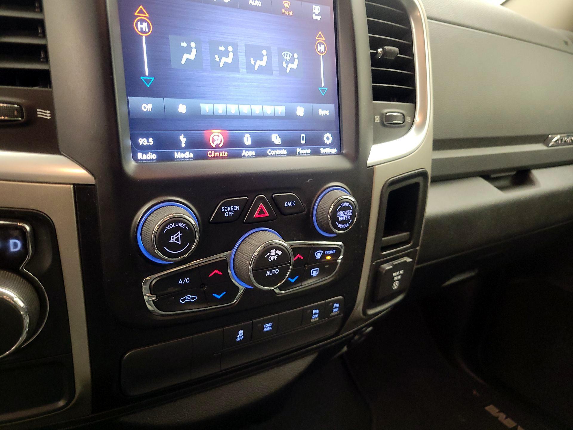 Thumbnail: 2019 RAM 1500 Classic - 16