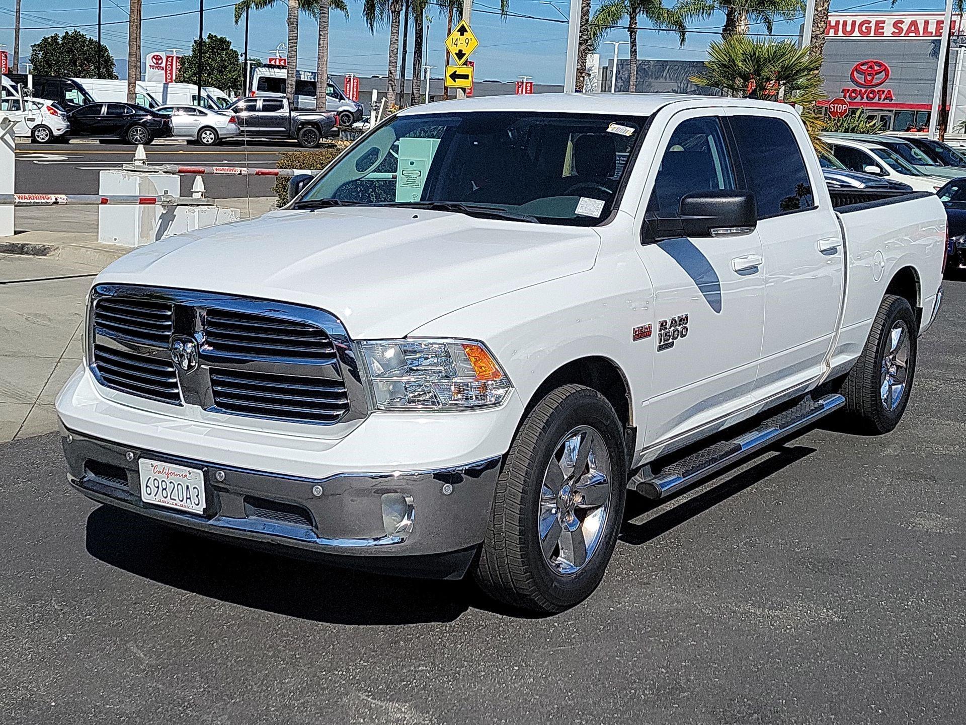 Thumbnail: 2019 RAM 1500 Classic - 3