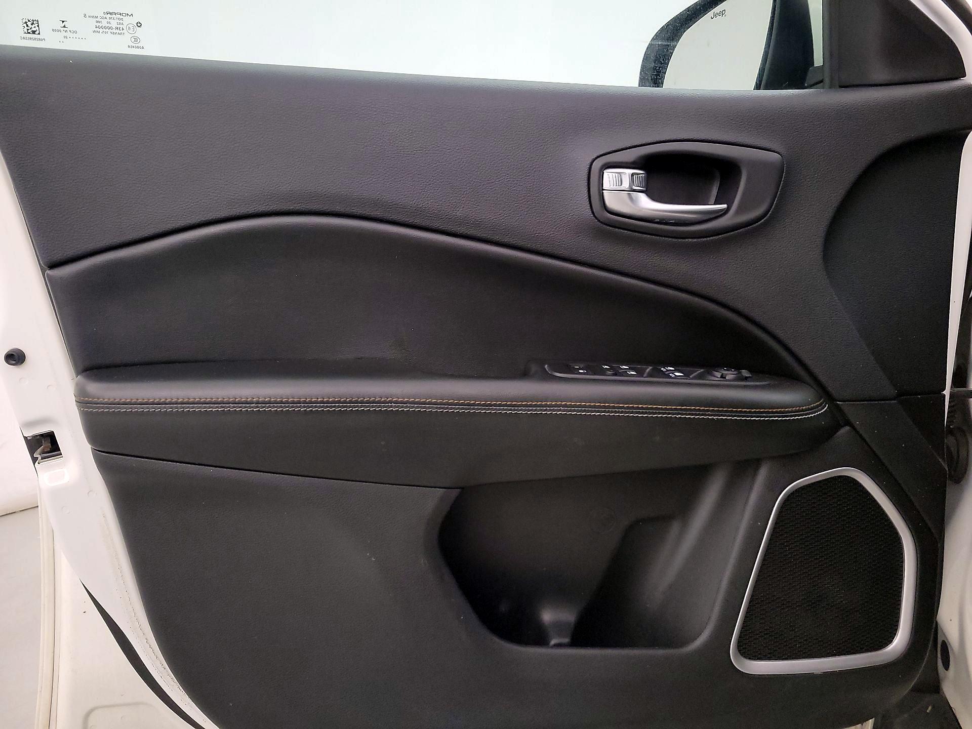 Thumbnail: 2020 Jeep Compass - 12