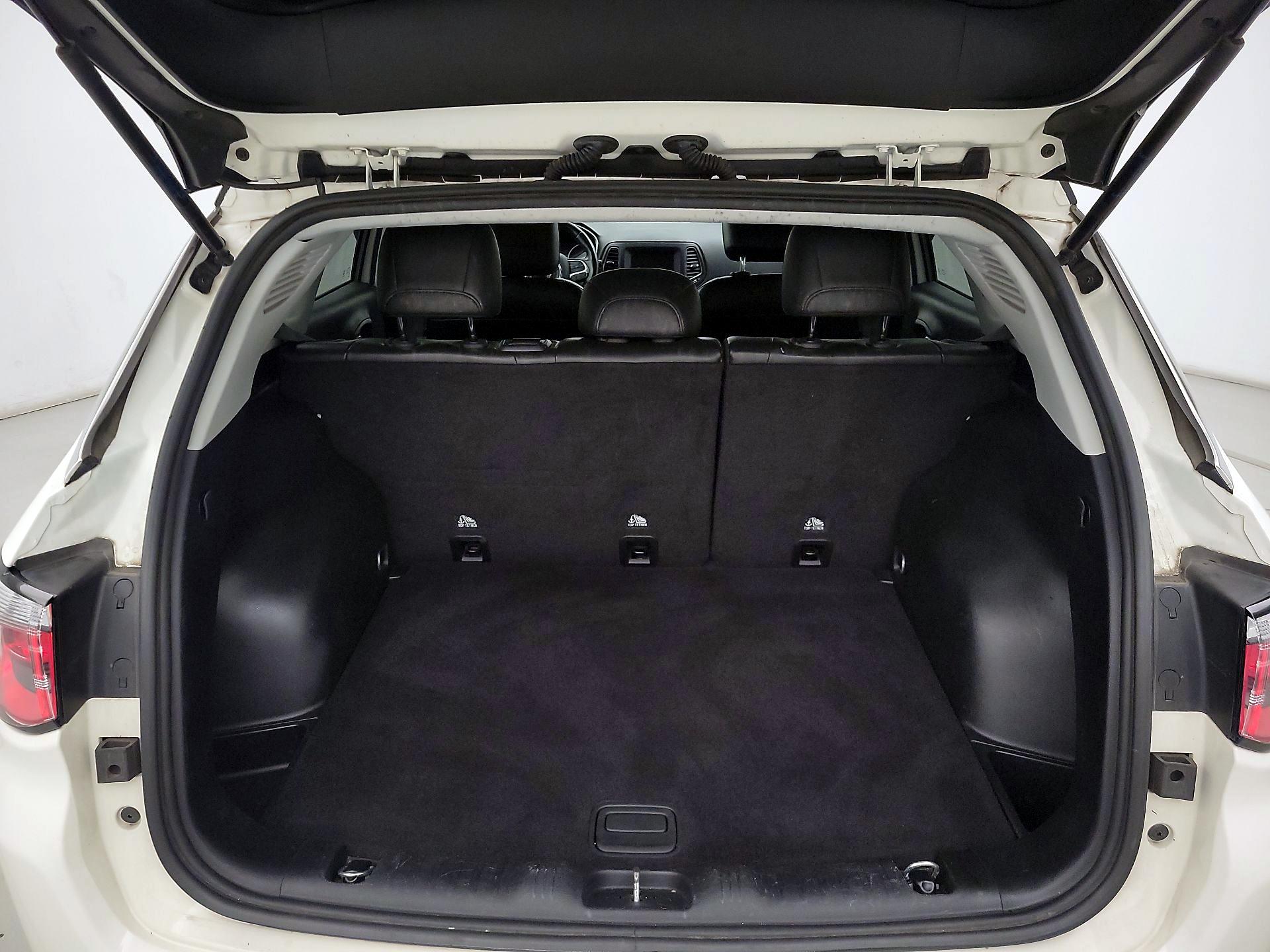 Thumbnail: 2020 Jeep Compass - 20