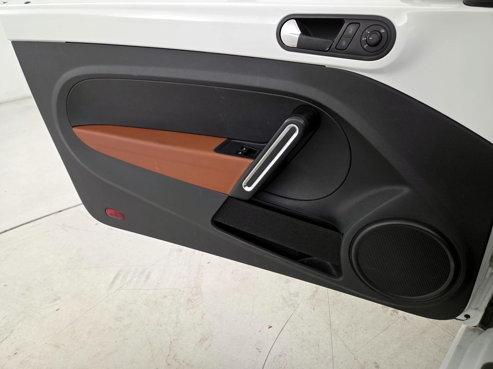 Thumbnail: 2017 Volkswagen Beetle - 12