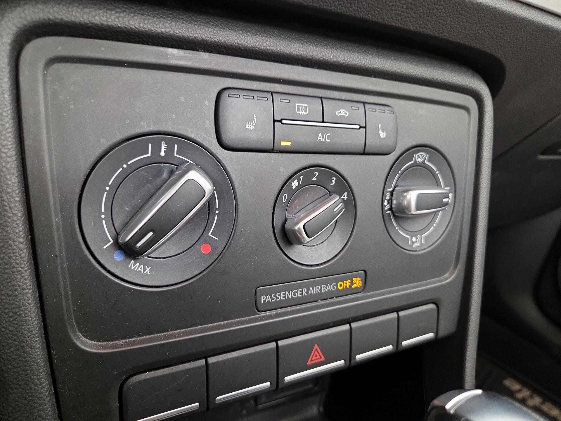 Thumbnail: 2017 Volkswagen Beetle - 17