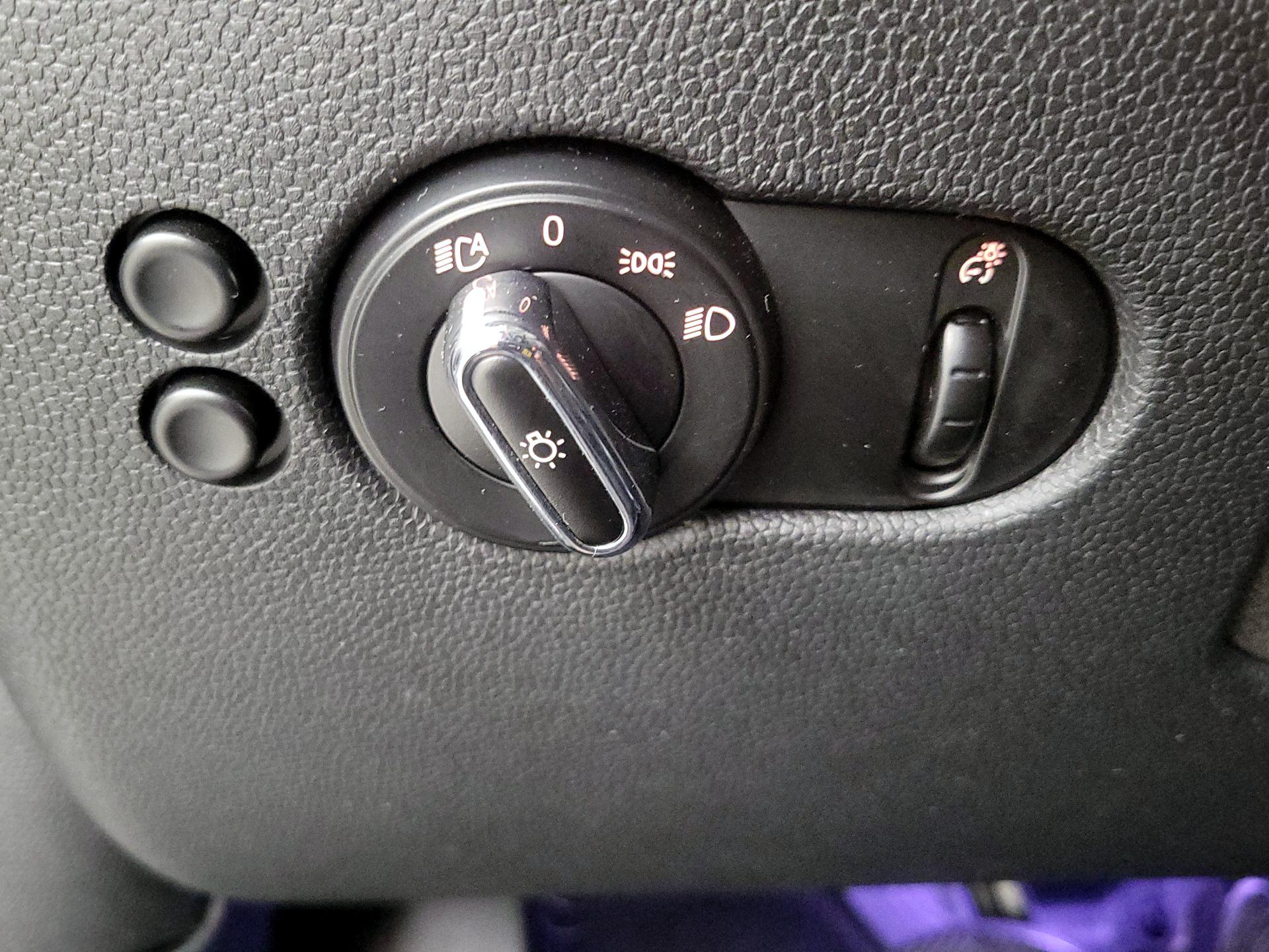 Thumbnail: 2016 MINI Cooper Hardtop - 13