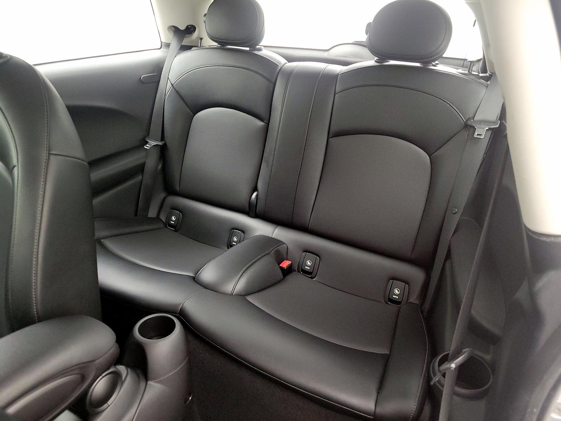 Thumbnail: 2016 MINI Cooper Hardtop - 18