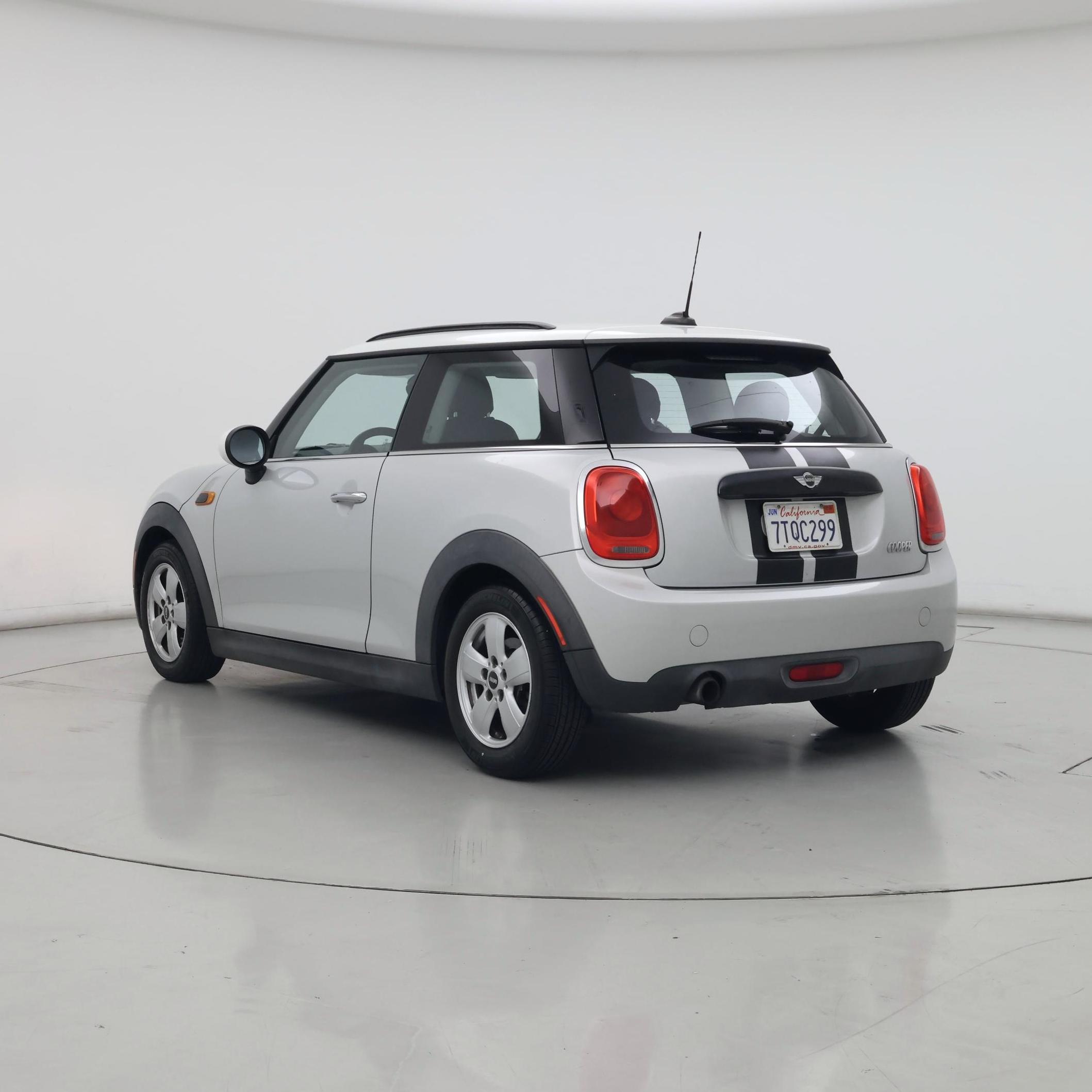 Thumbnail: 2016 MINI Cooper Hardtop - 2