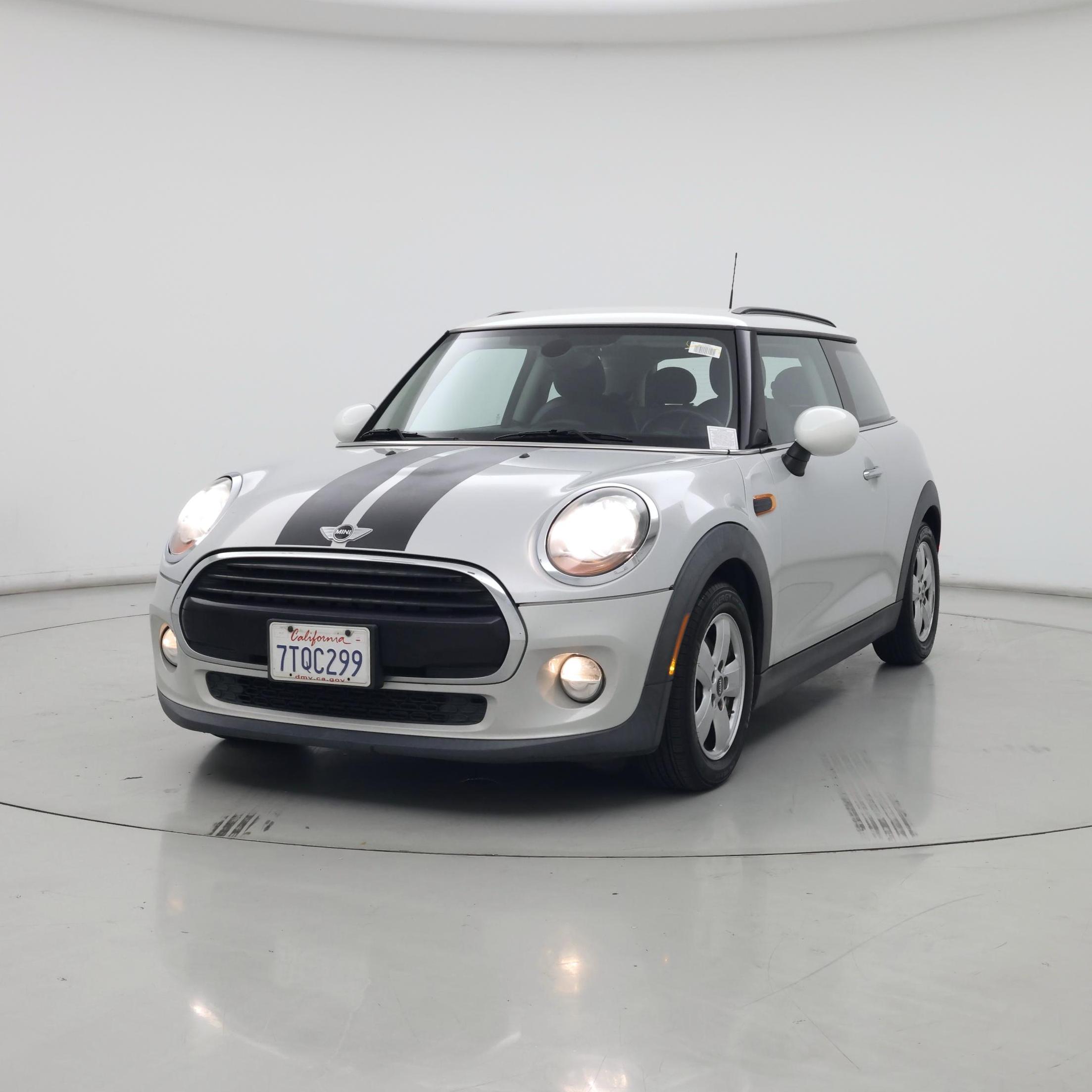 Thumbnail: 2016 MINI Cooper Hardtop - 4