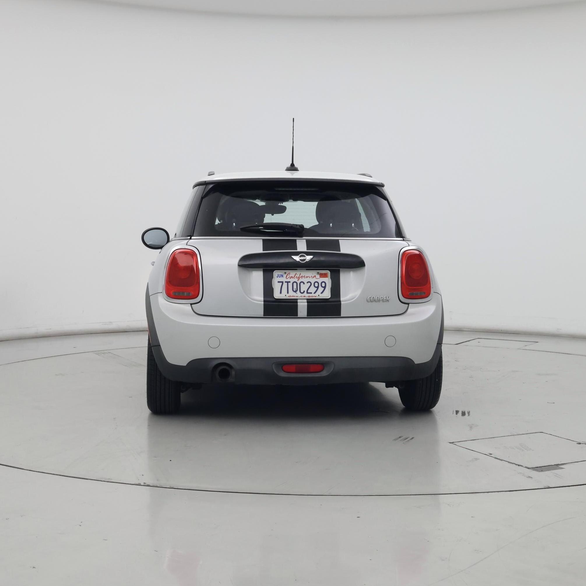 Thumbnail: 2016 MINI Cooper Hardtop - 6