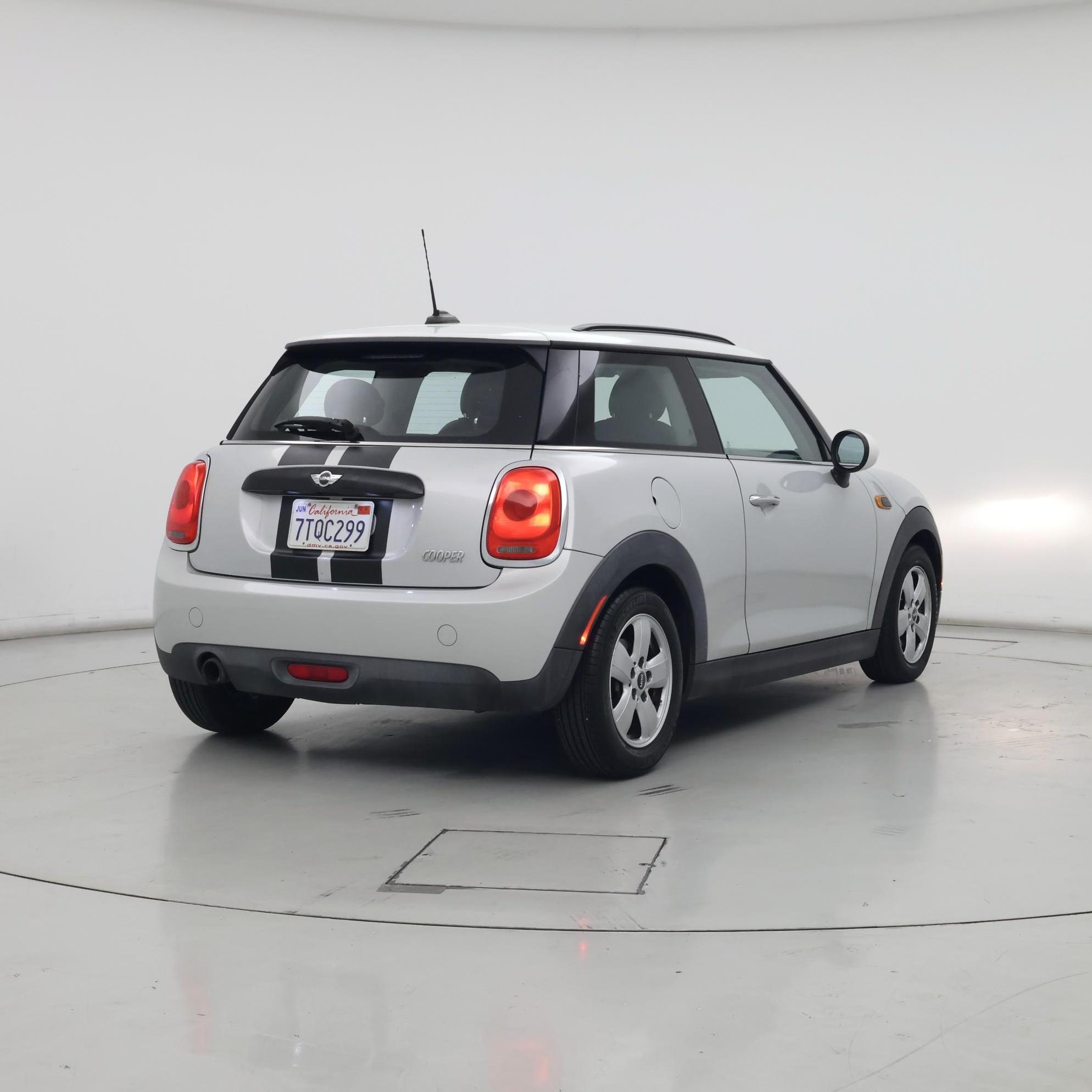 Thumbnail: 2016 MINI Cooper Hardtop - 8