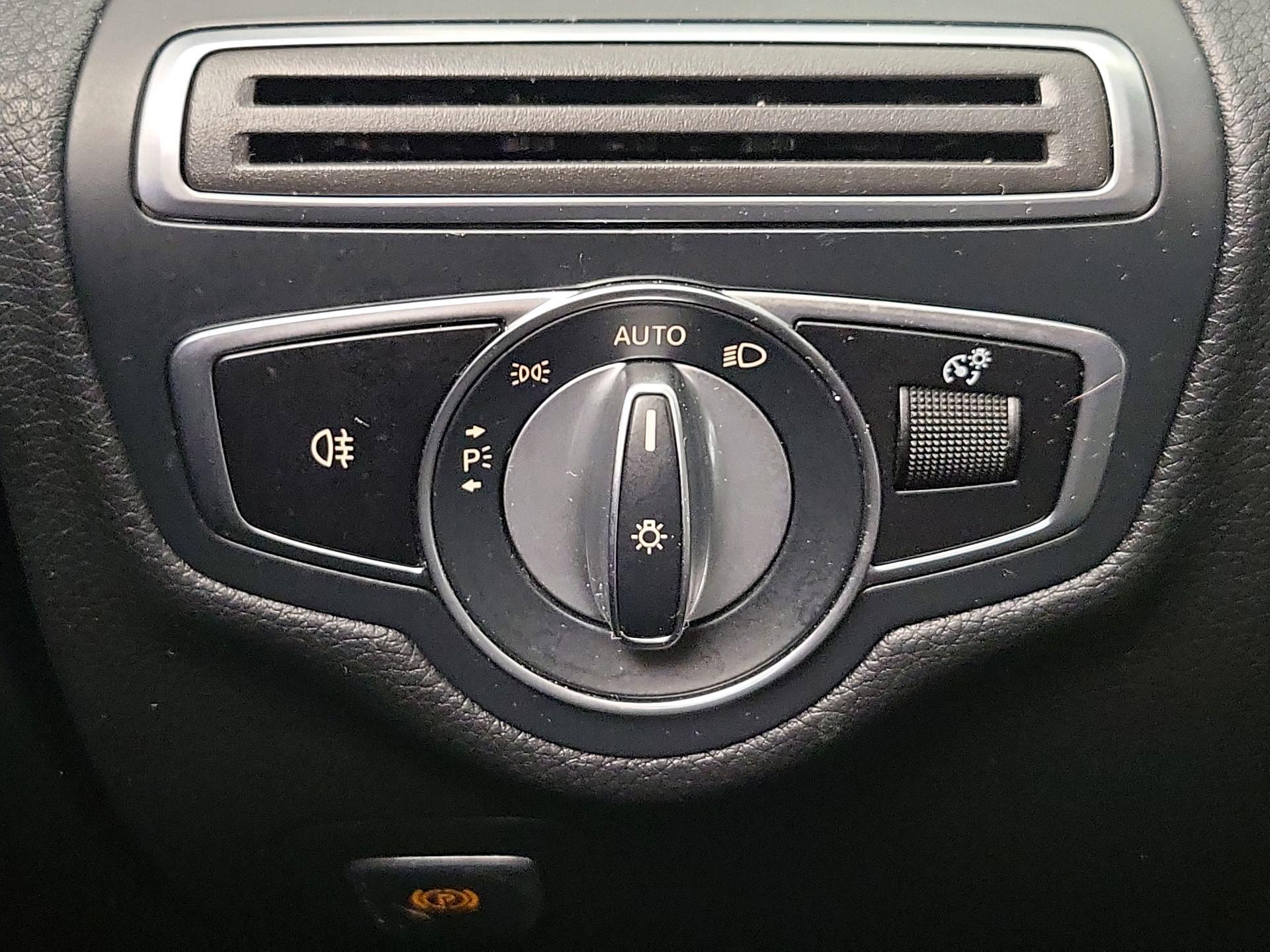 Thumbnail: 2021 Mercedes-Benz C-Class - 13