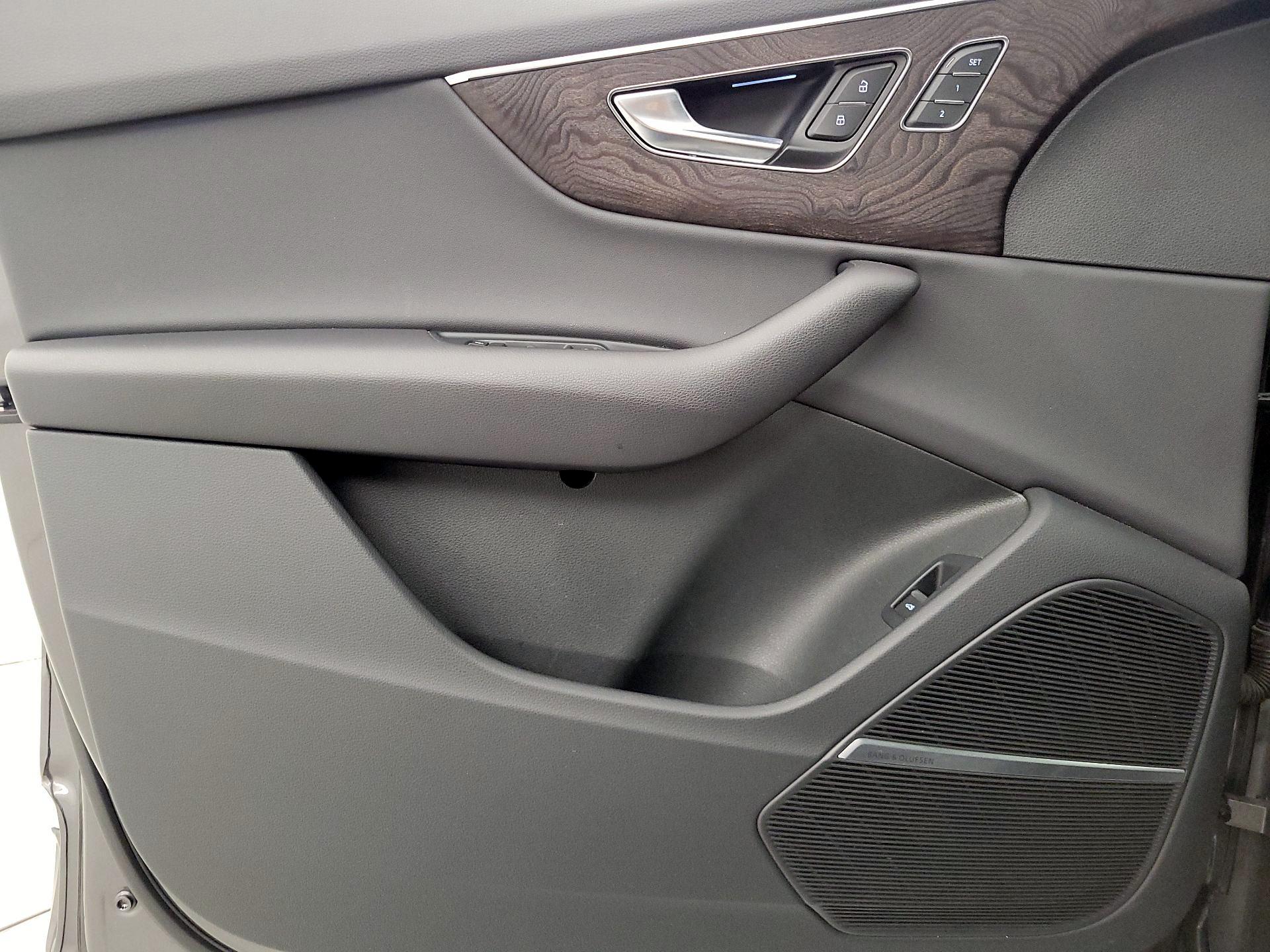 Thumbnail: 2021 Audi Q7 - 12