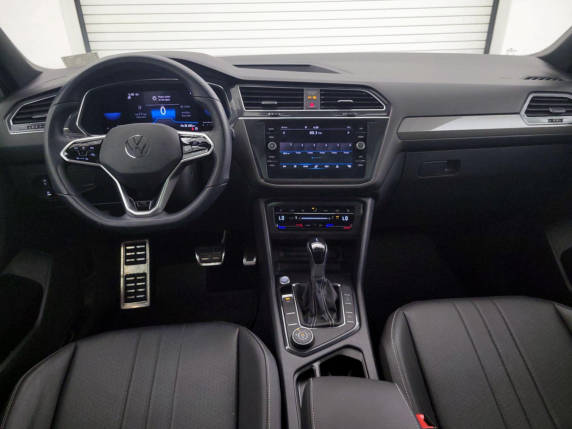 Thumbnail: 2023 Volkswagen Tiguan - 9