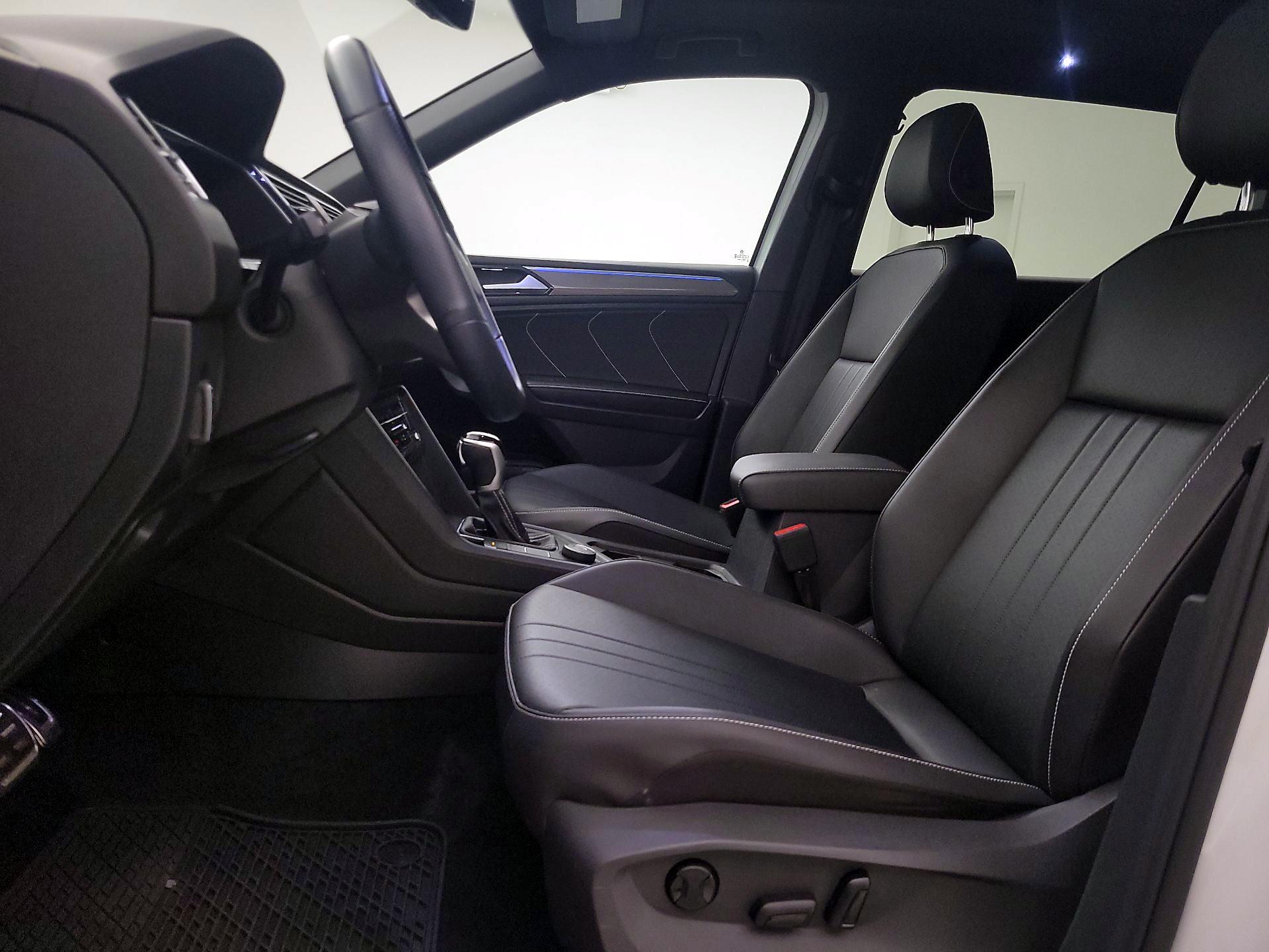 Thumbnail: 2023 Volkswagen Tiguan - 11