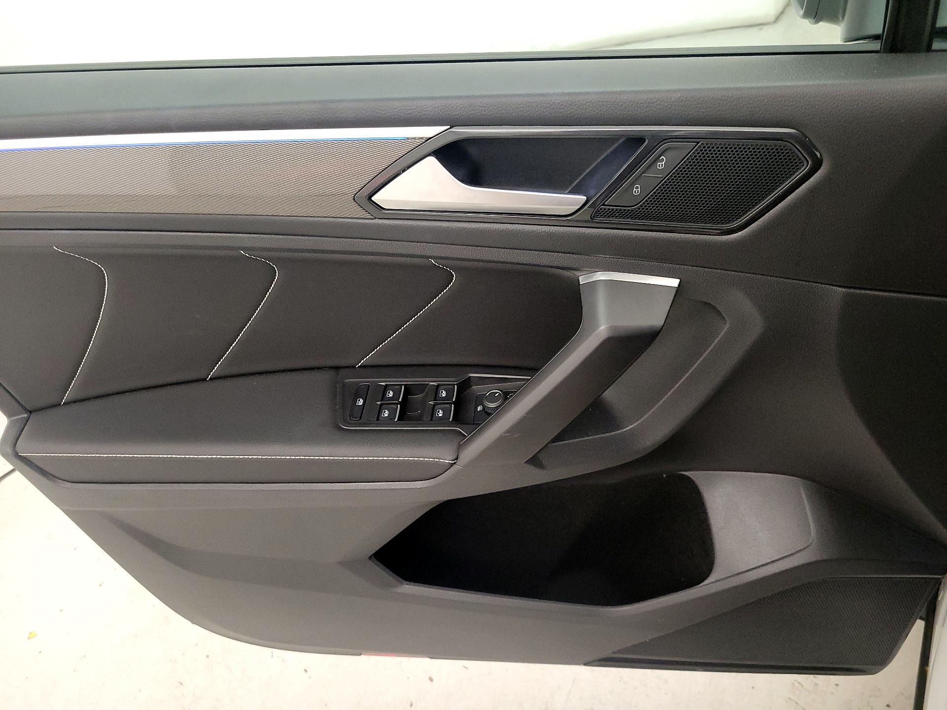 Thumbnail: 2023 Volkswagen Tiguan - 12