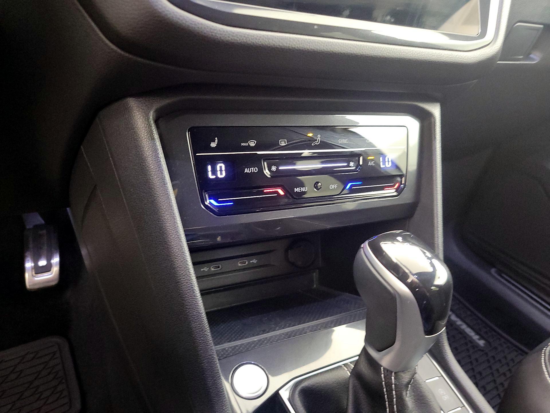 Thumbnail: 2023 Volkswagen Tiguan - 16