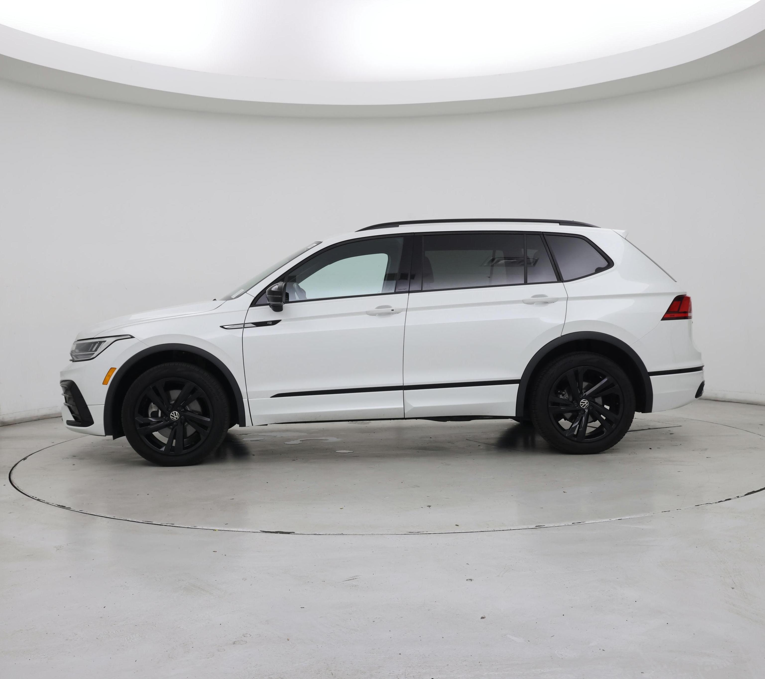 Thumbnail: 2023 Volkswagen Tiguan - 3