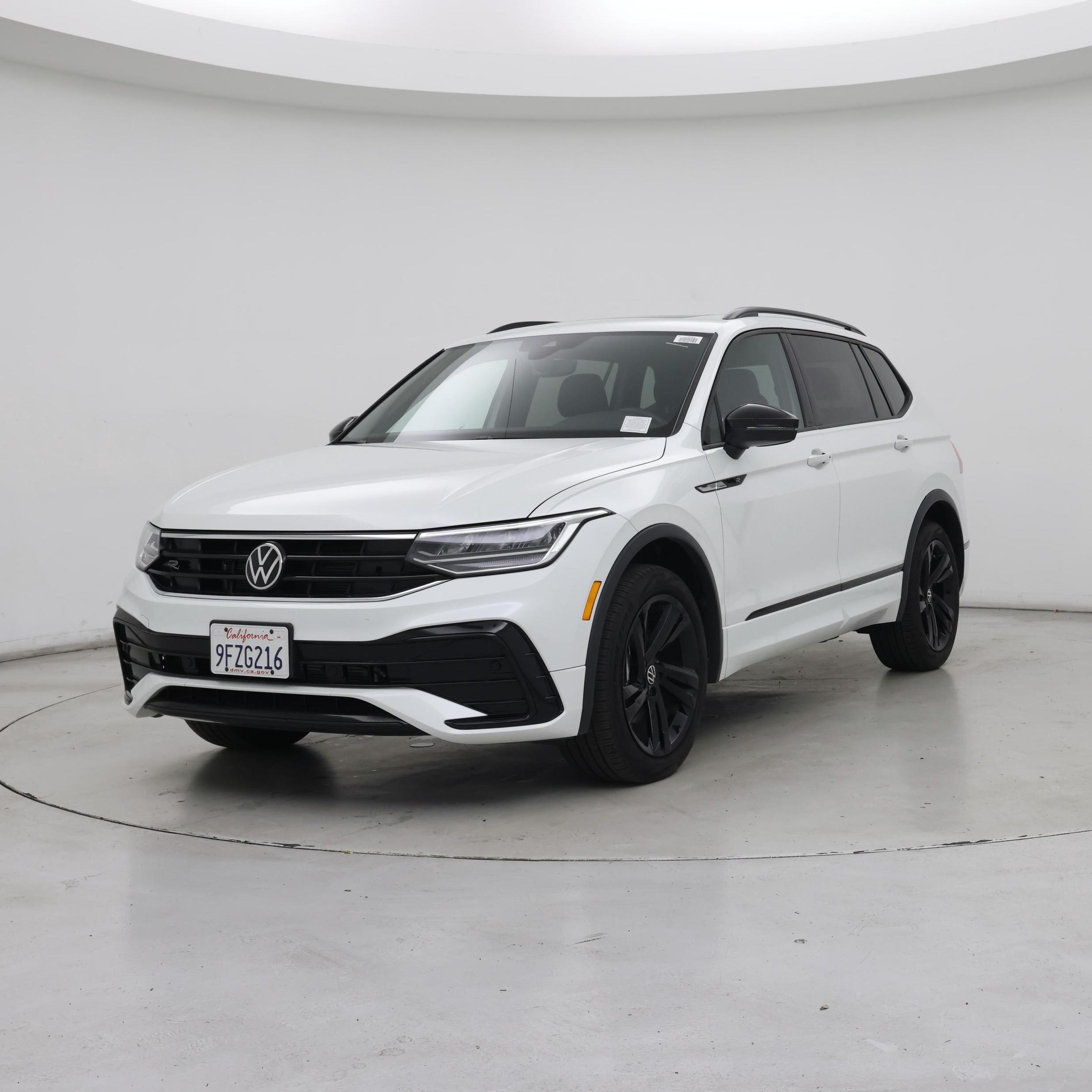 Thumbnail: 2023 Volkswagen Tiguan - 4