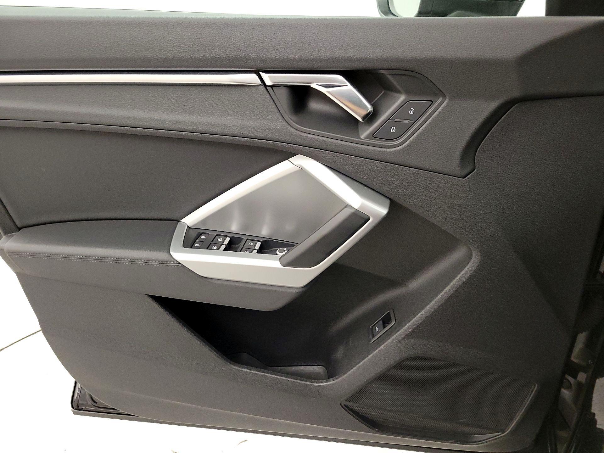 Thumbnail: 2020 Audi Q3 - 12