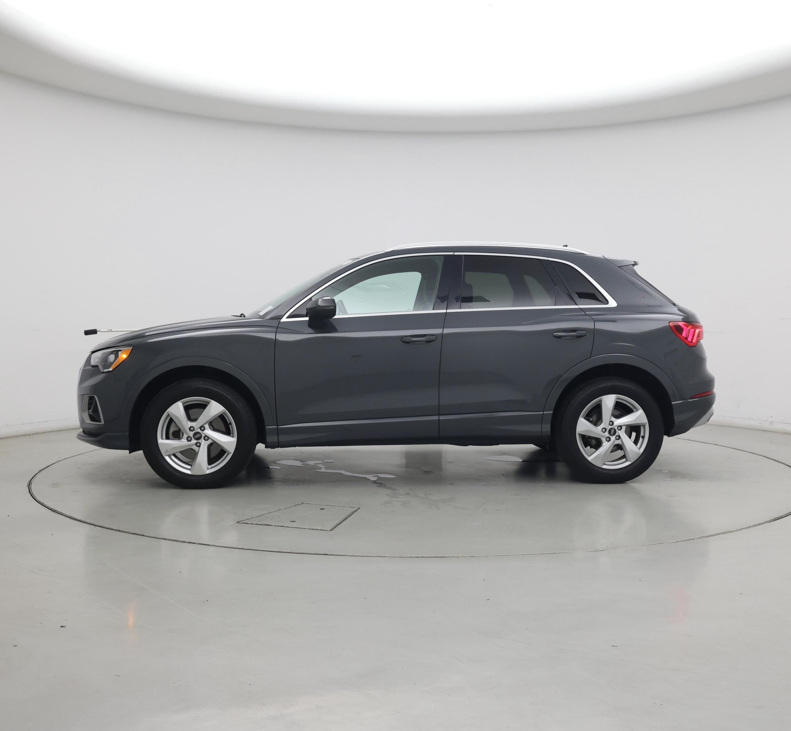 Thumbnail: 2021 Audi Q3 - 3