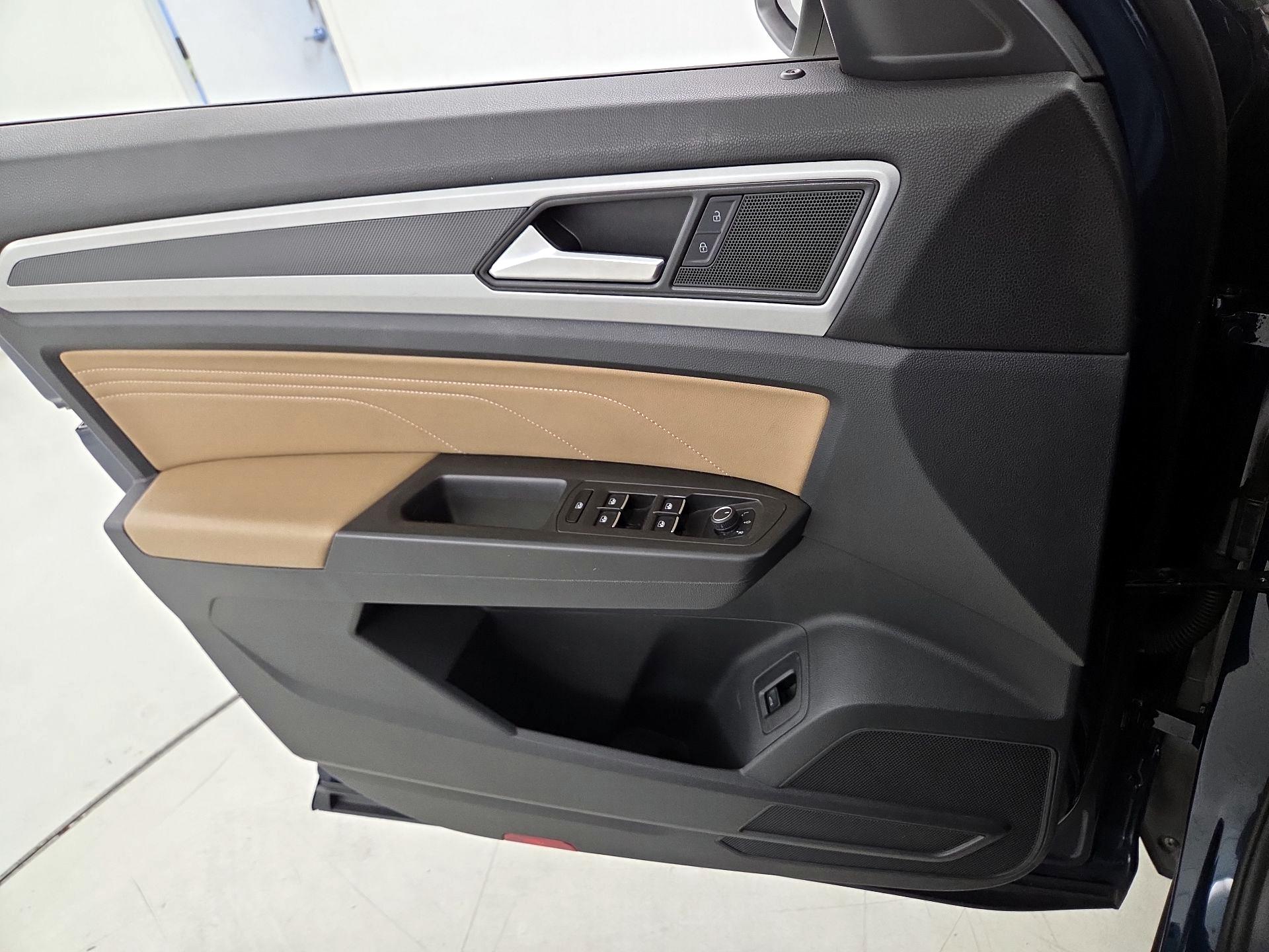 Thumbnail: 2022 Volkswagen Atlas - 12