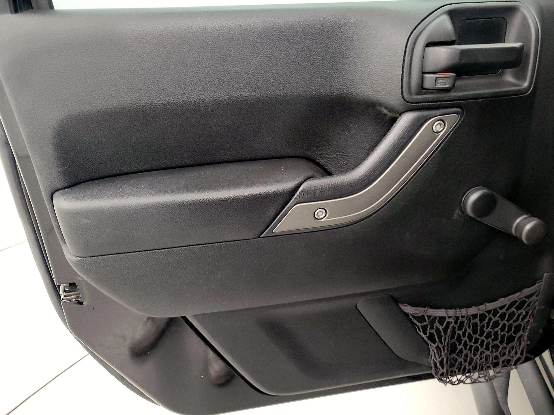 Thumbnail: 2017 Jeep Wrangler - 12