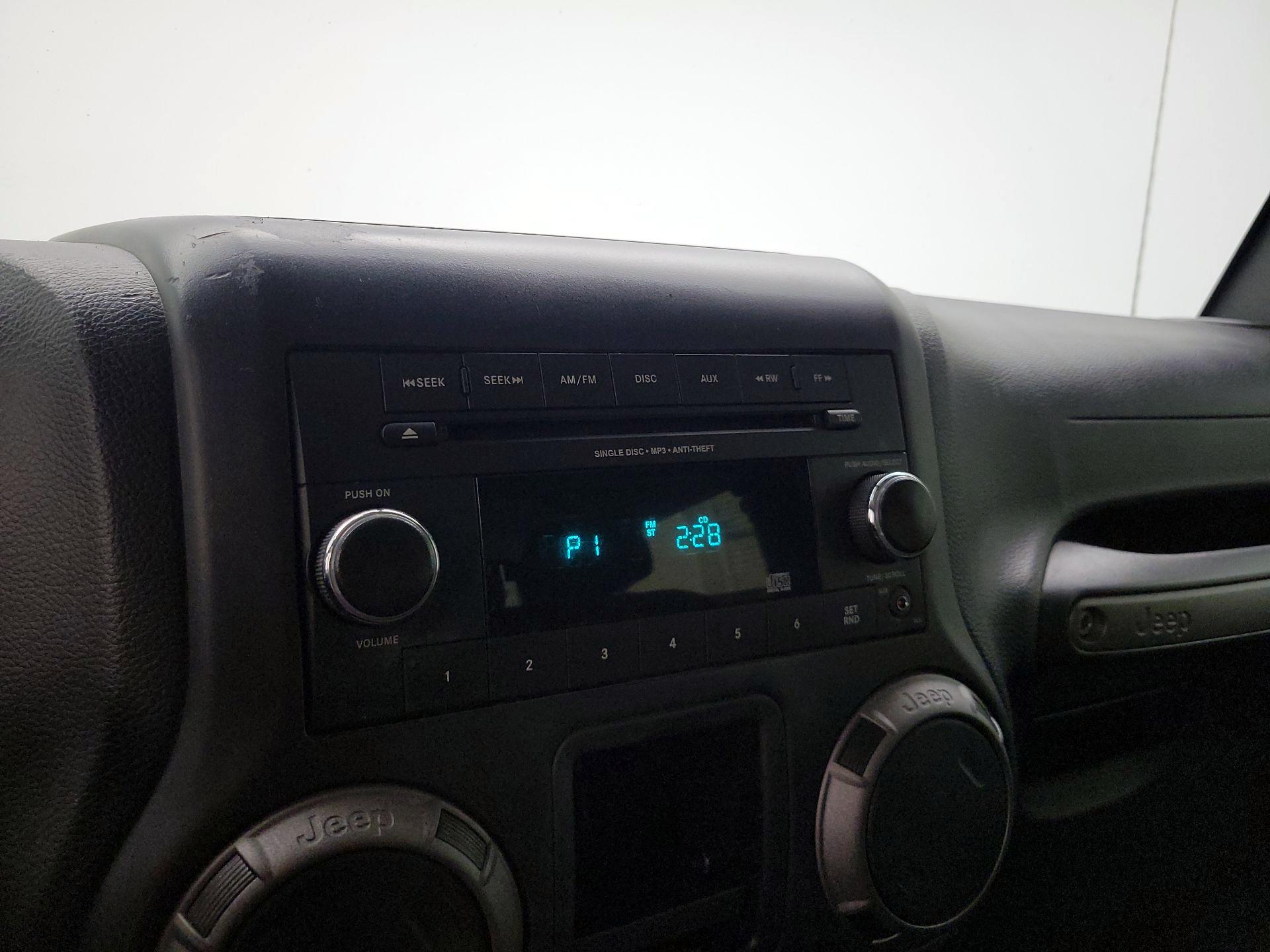 Thumbnail: 2017 Jeep Wrangler - 13