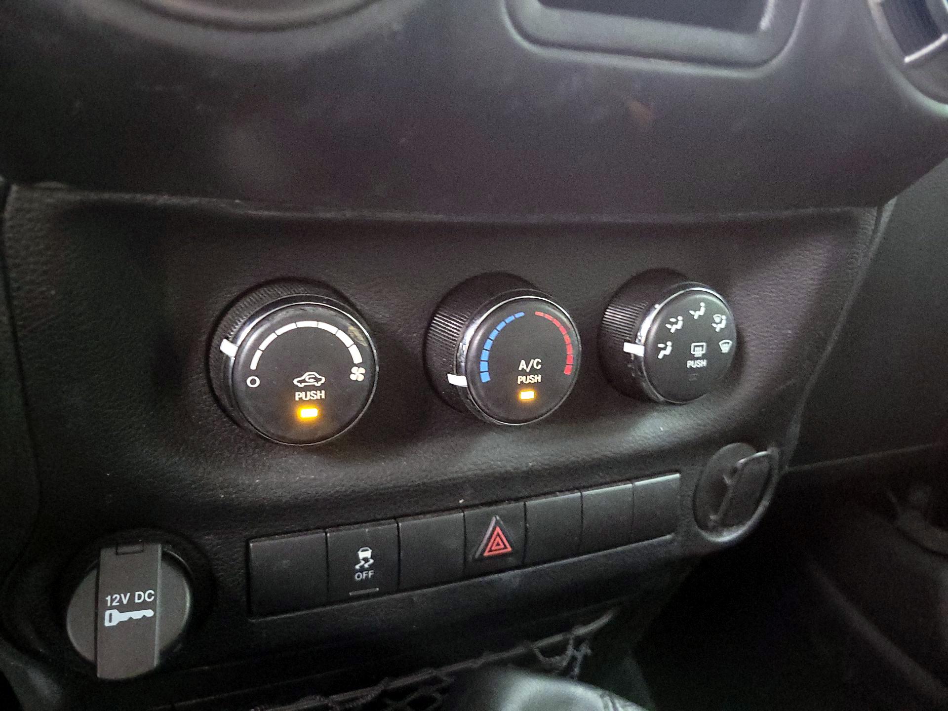 Thumbnail: 2017 Jeep Wrangler - 14