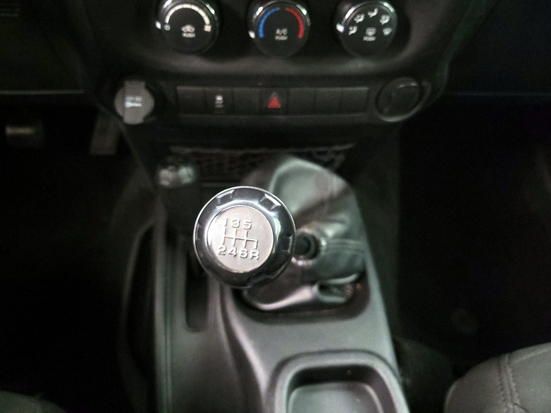 Thumbnail: 2017 Jeep Wrangler - 15